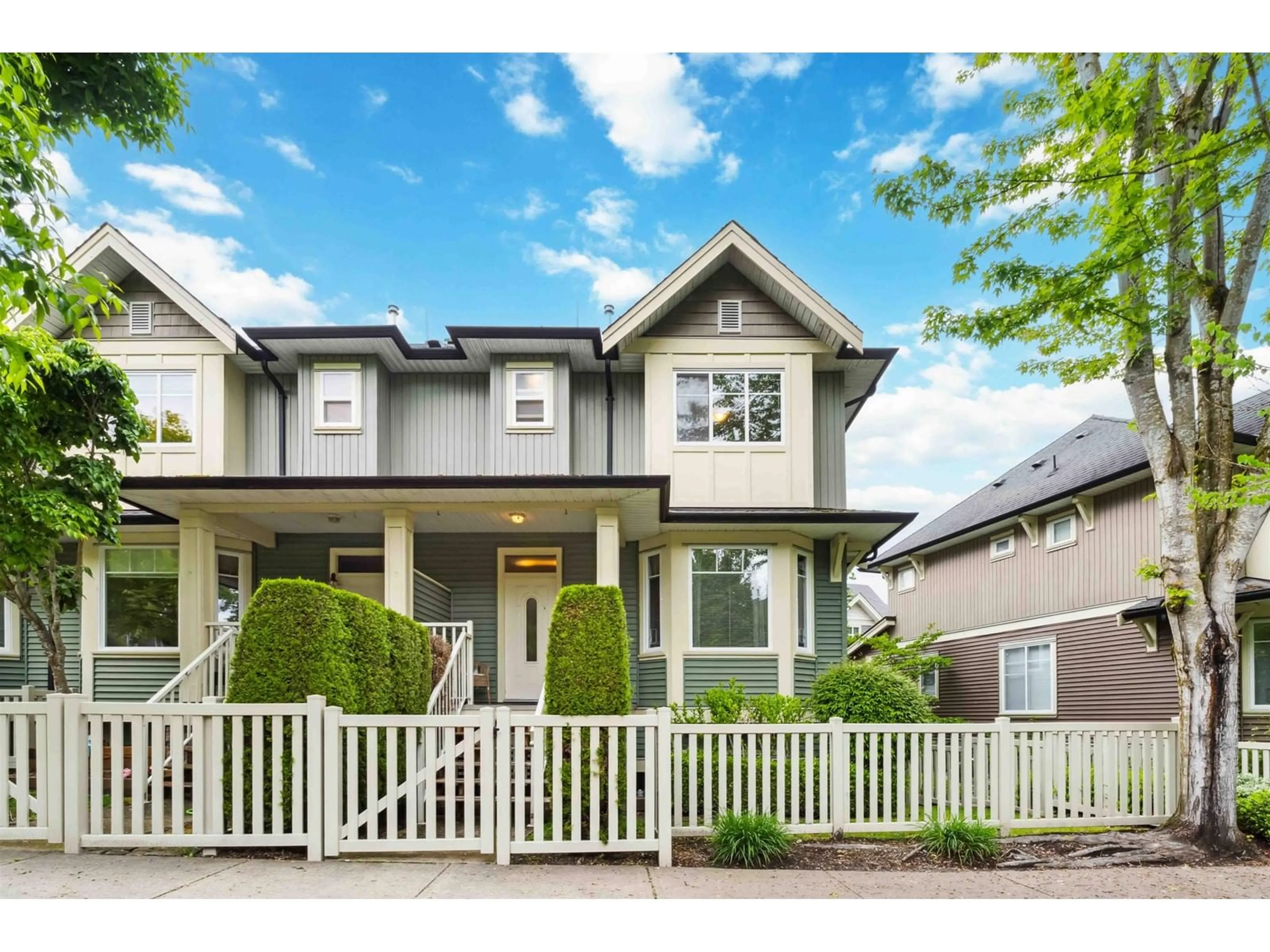 Home with vinyl exterior material, street for 32 - 6575 192, Surrey British Columbia V4N5T8