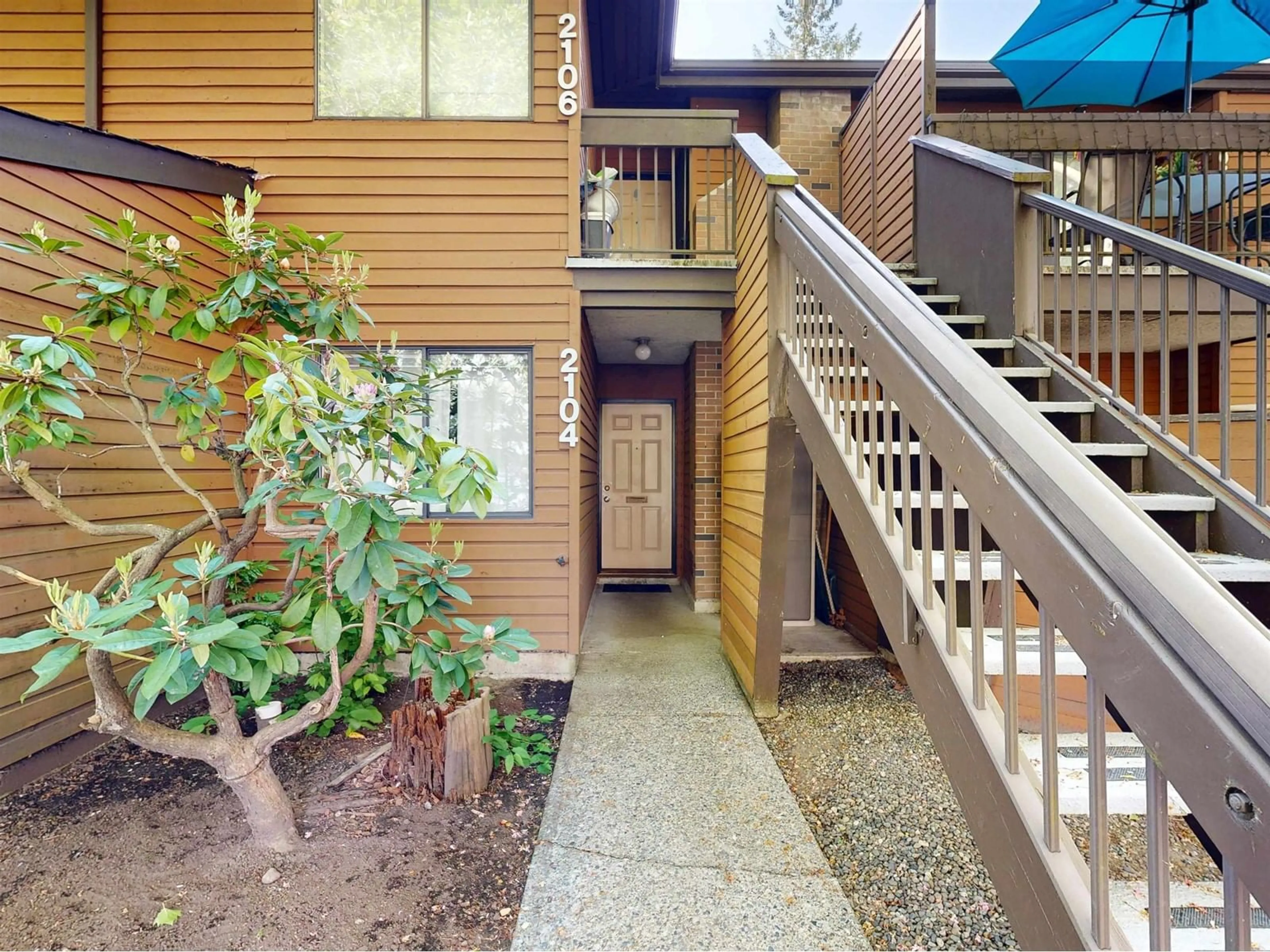Indoor entryway for 2104 - 10620 150, Surrey British Columbia V3R7K3