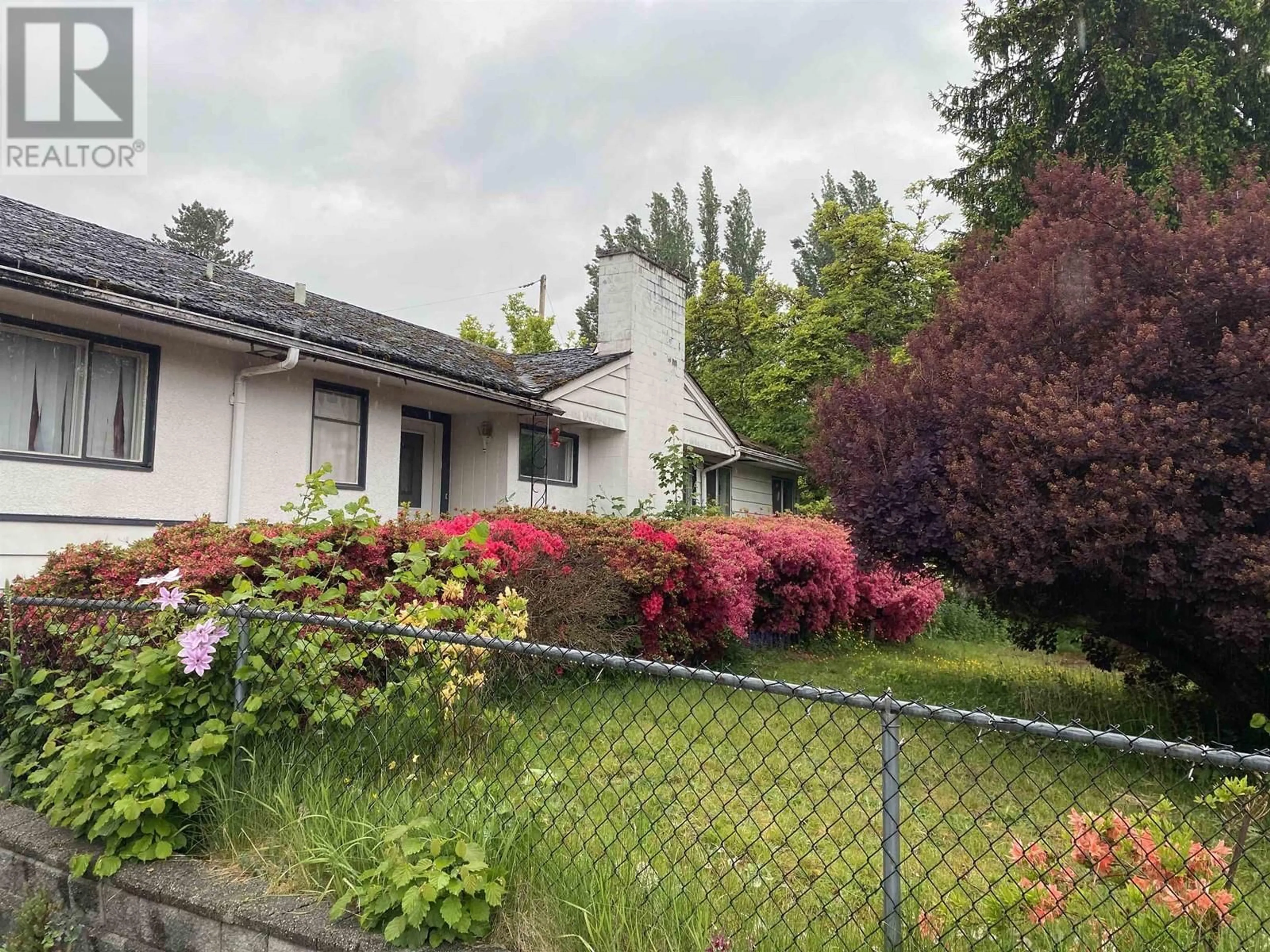 A pic from outside/outdoor area/front of a property/back of a property/a pic from drone, street for 12213 218 STREET, Maple Ridge British Columbia V2X5M4
