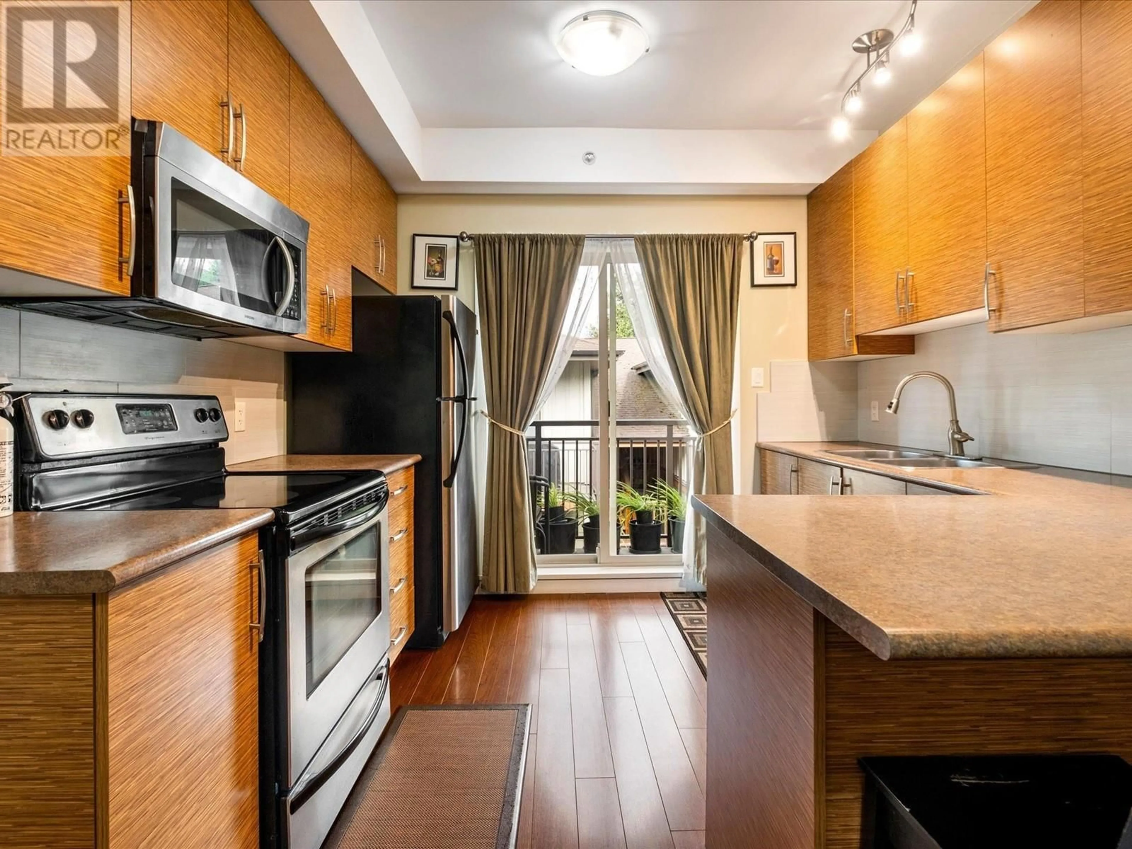 Standard kitchen, wood/laminate floor for 8 - 7450 PROSPECT STREET, Pemberton British Columbia V0N2L1