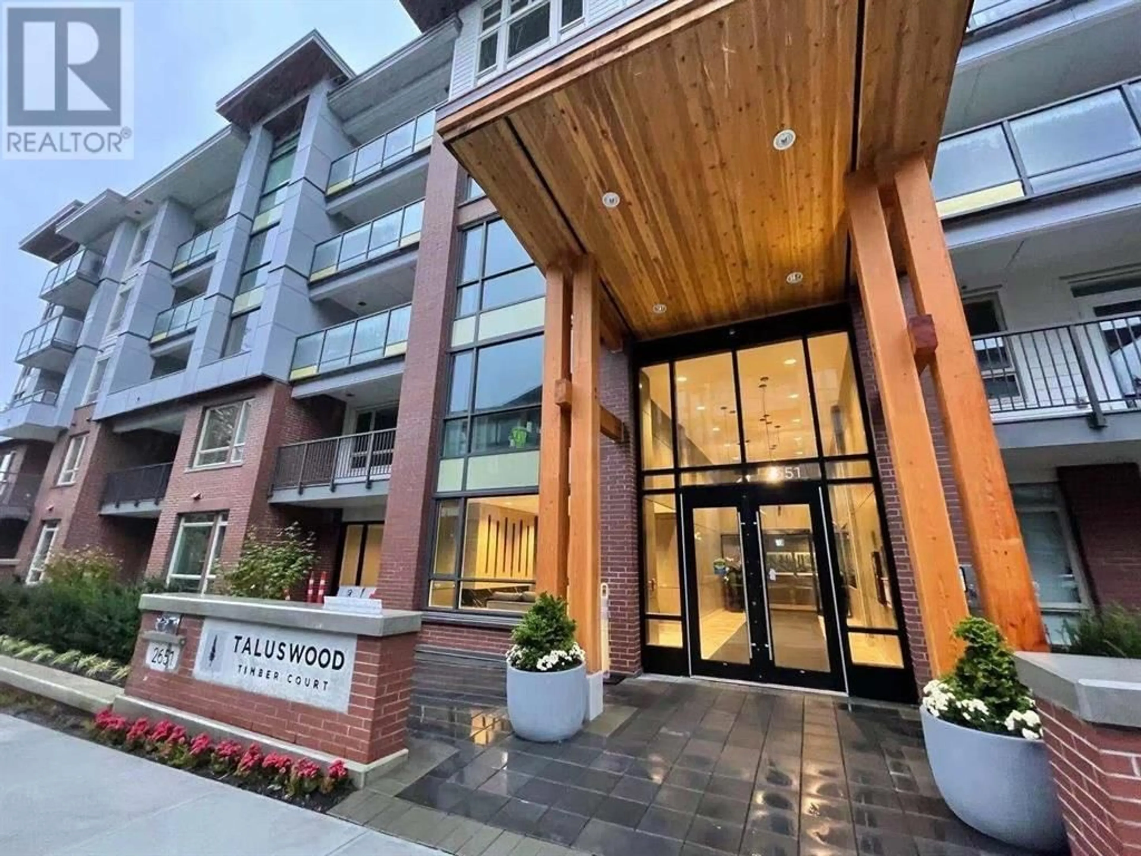 Indoor foyer for 202 - 2651 LIBRARY LANE, North Vancouver British Columbia V7J0C1