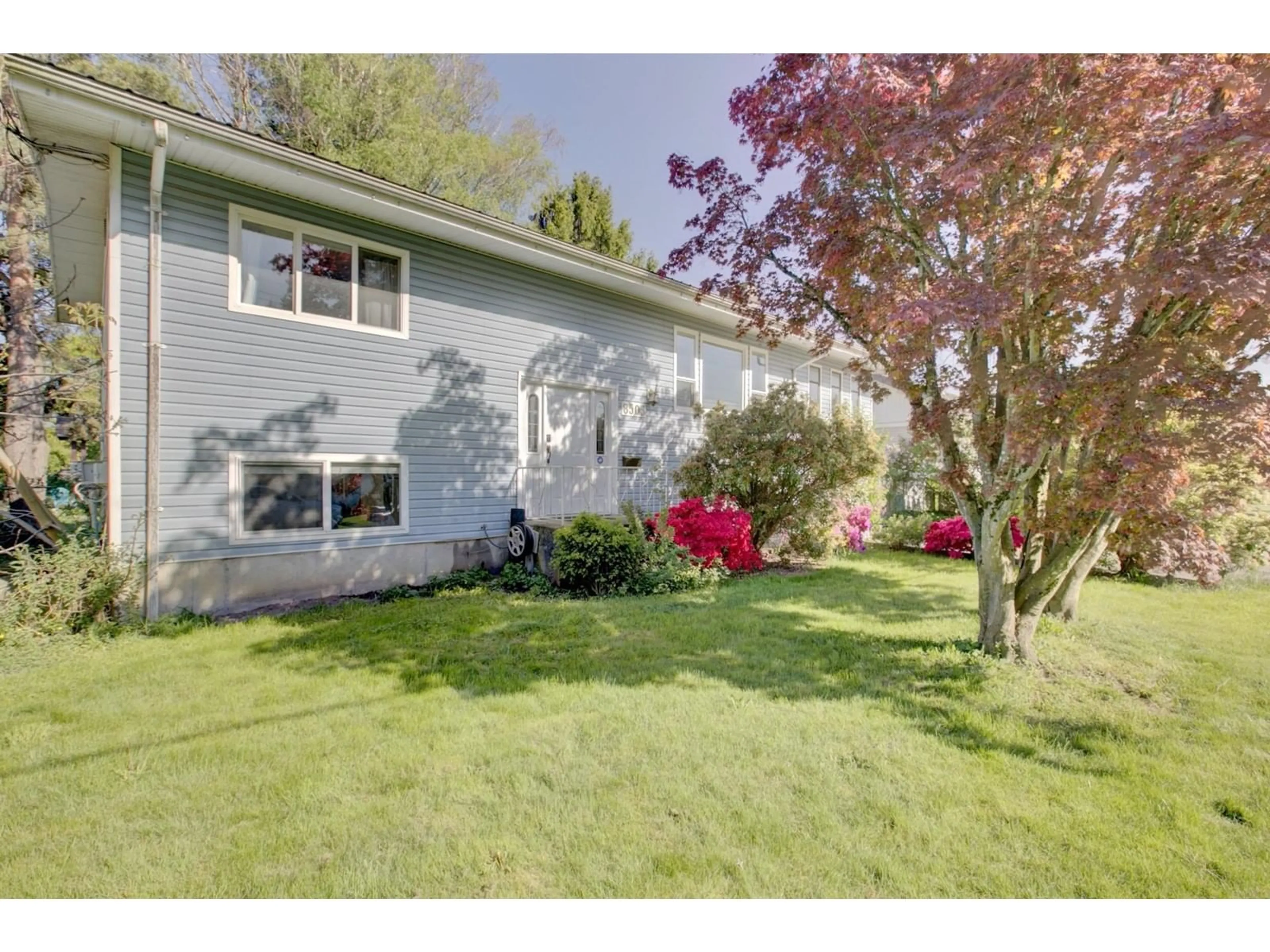 Home with vinyl exterior material, street for 8505 HOWARD CRESCENT, Chilliwack British Columbia V2P5R5