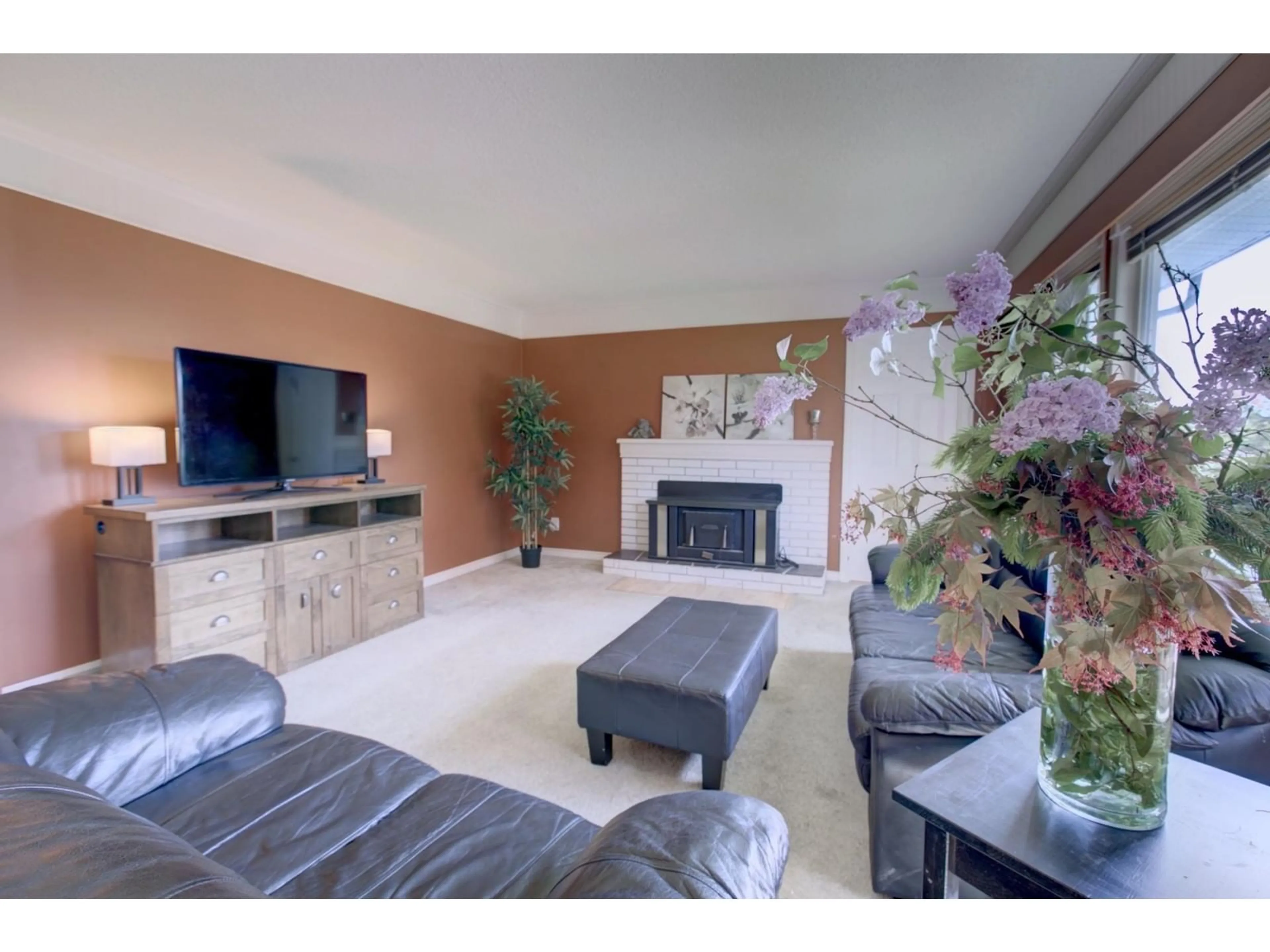 Living room with furniture, unknown for 8505 HOWARD CRESCENT, Chilliwack British Columbia V2P5R5