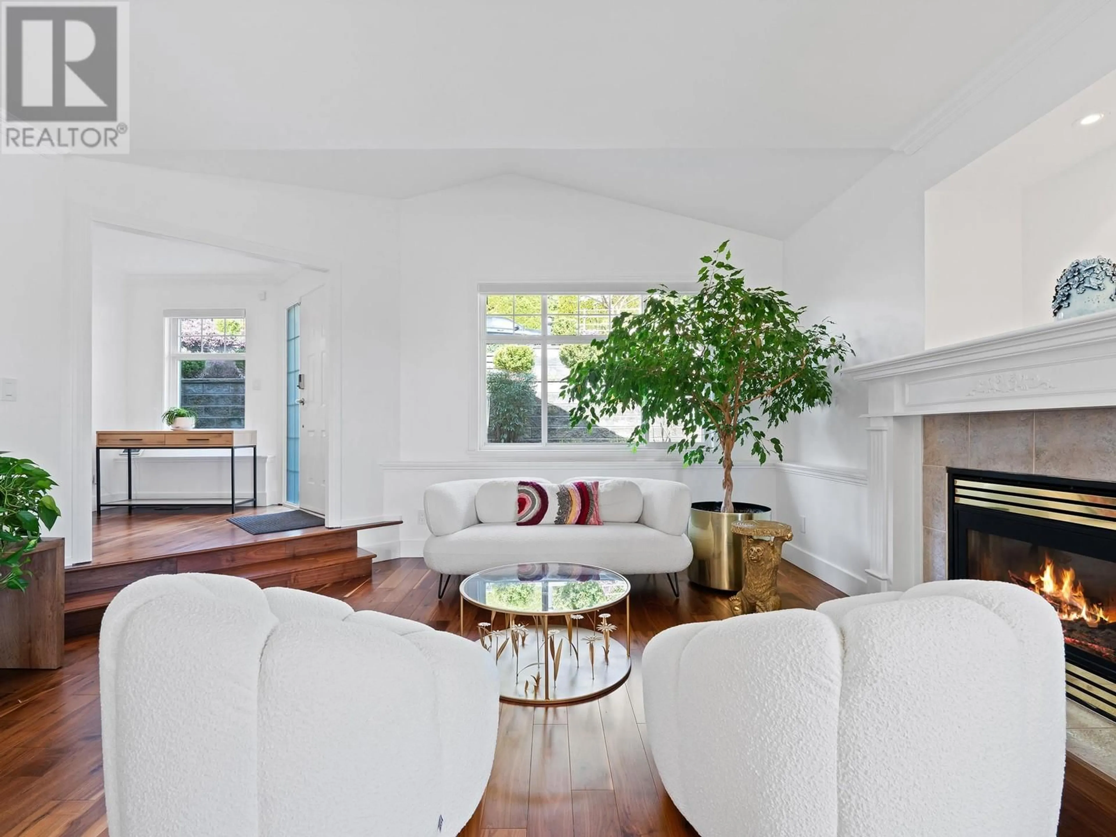 Living room with furniture, unknown for 1075 ADDERLEY STREET, North Vancouver British Columbia V7L1T4