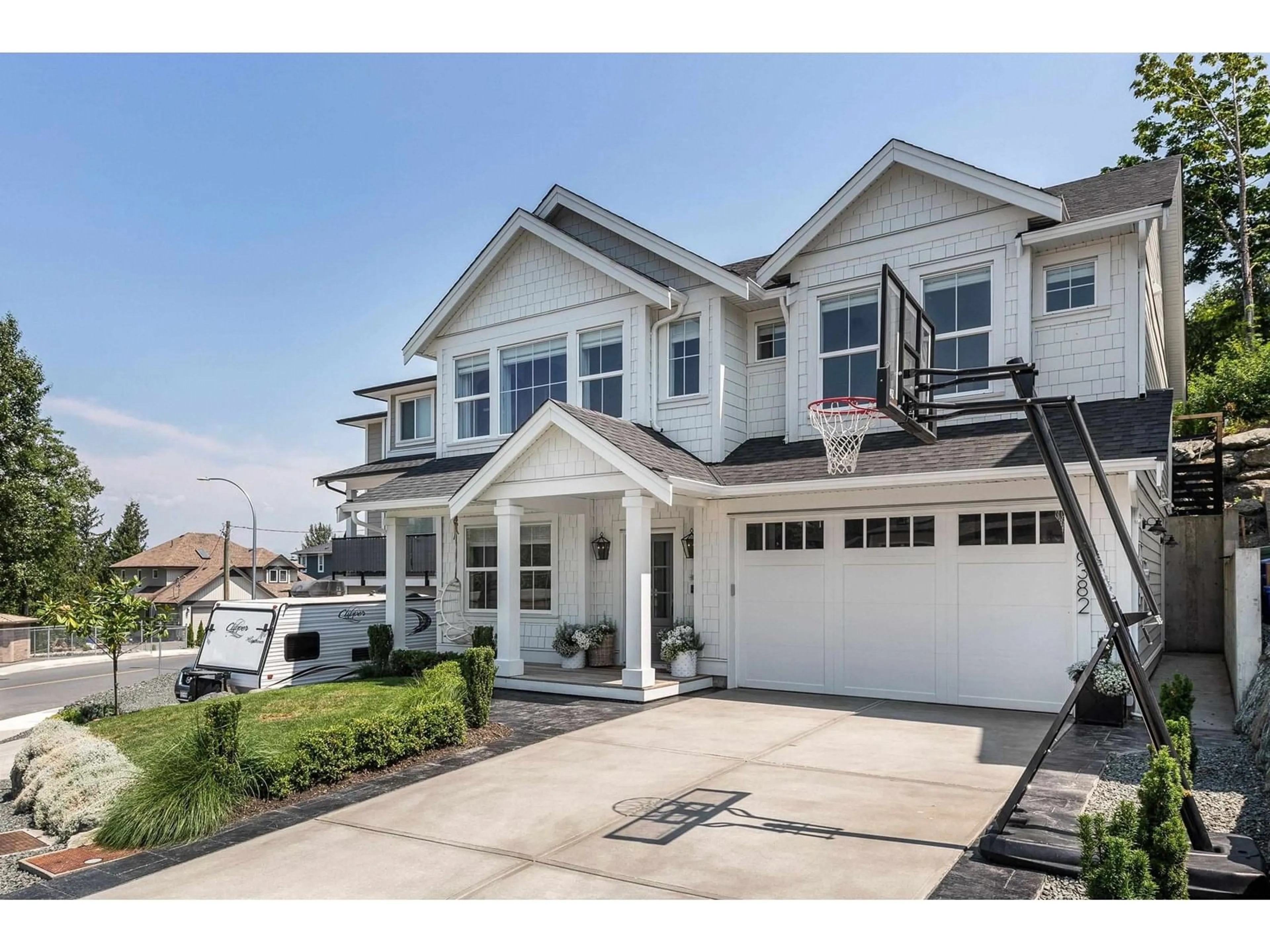 Home with vinyl exterior material, street for 46382 UPLANDS ROAD, Chilliwack British Columbia V2R4W1