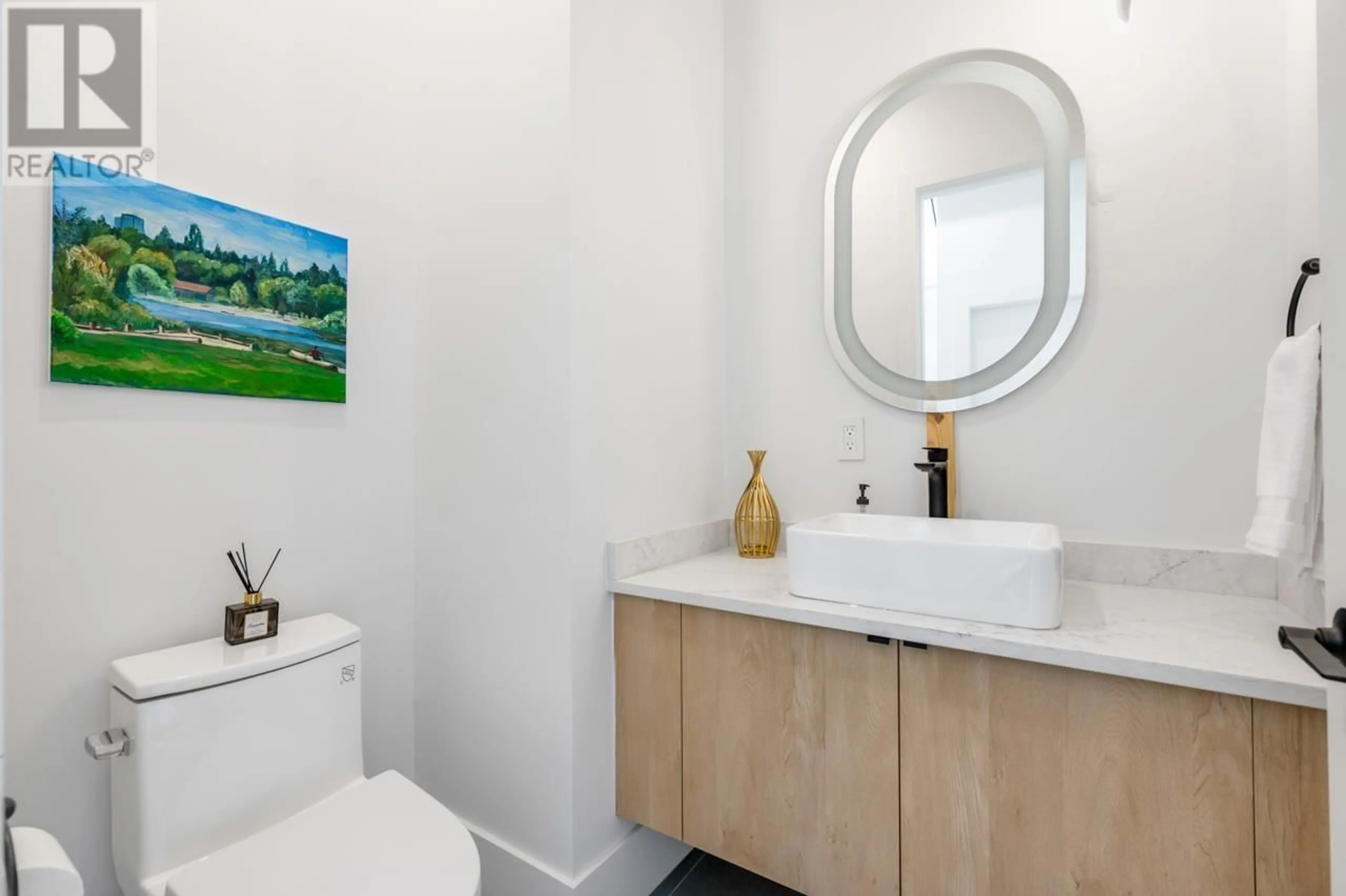 Standard bathroom, ceramic/tile floor for 2 - 2124 RENFREW STREET, Vancouver British Columbia V5M3J5