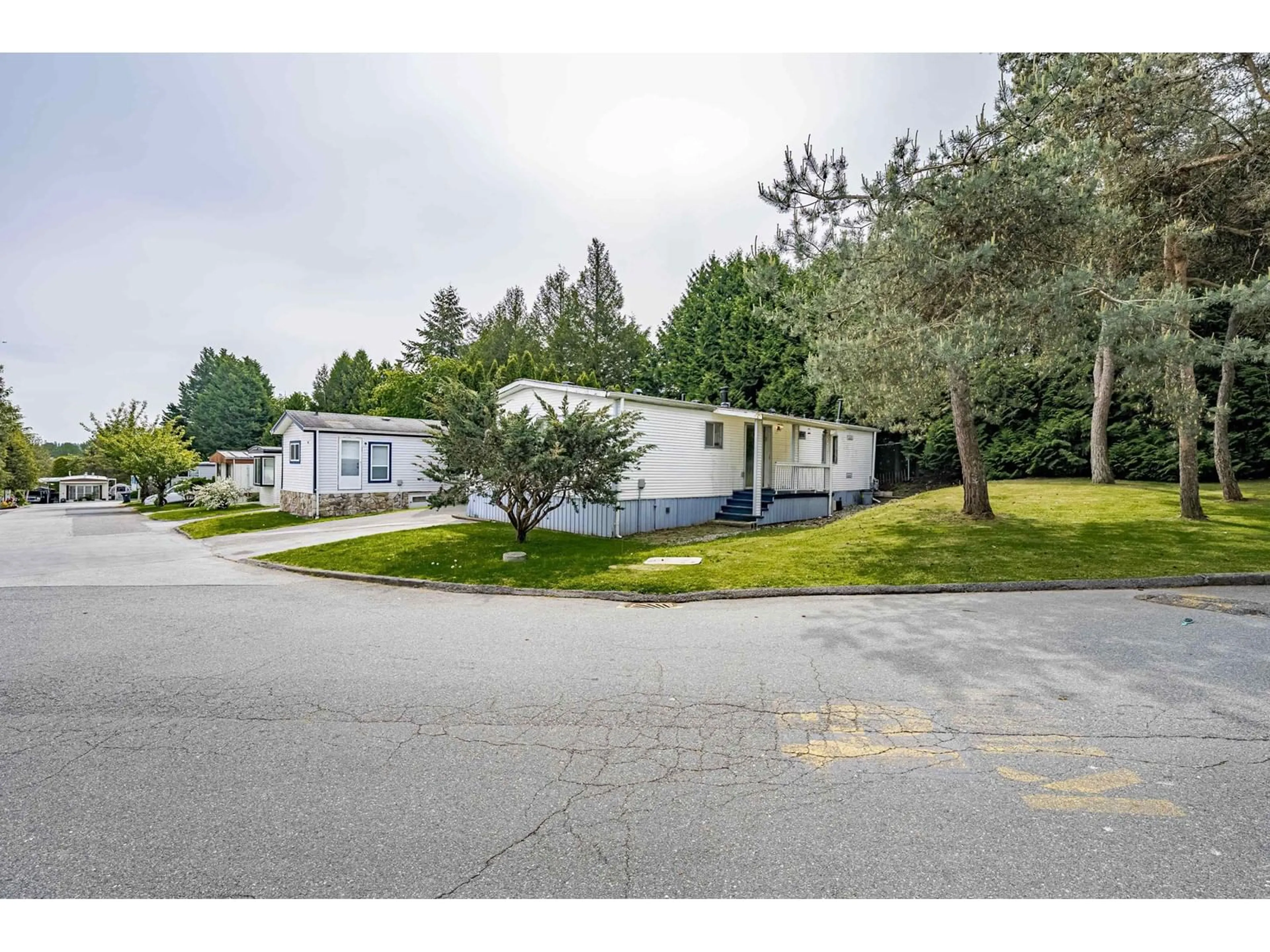Unknown for 1 - 8220 KING GEORGE, Surrey British Columbia V3W6E1