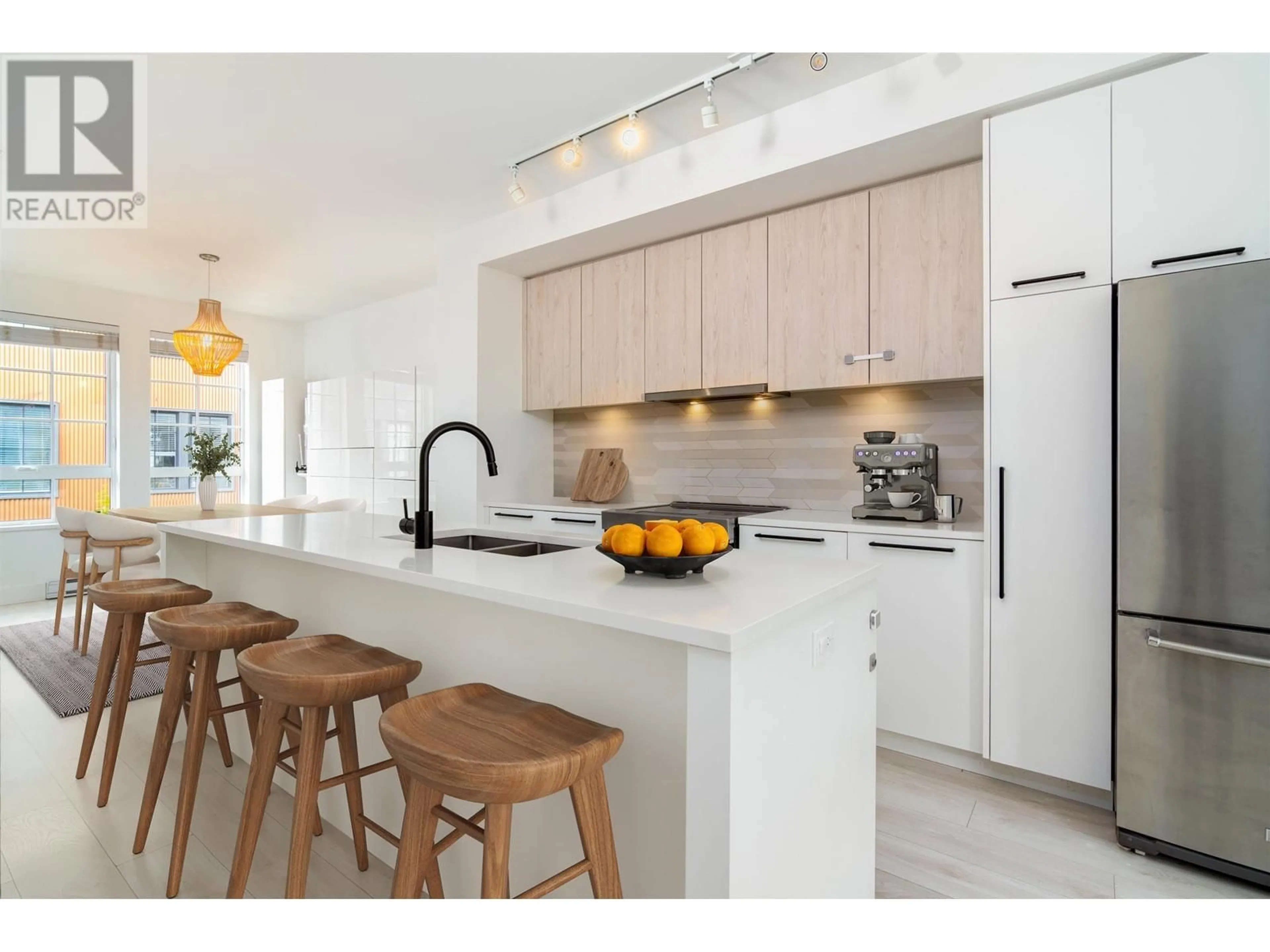 Open concept kitchen, unknown for 1355 VALLEYSIDE DRIVE, Squamish British Columbia V8B1A8