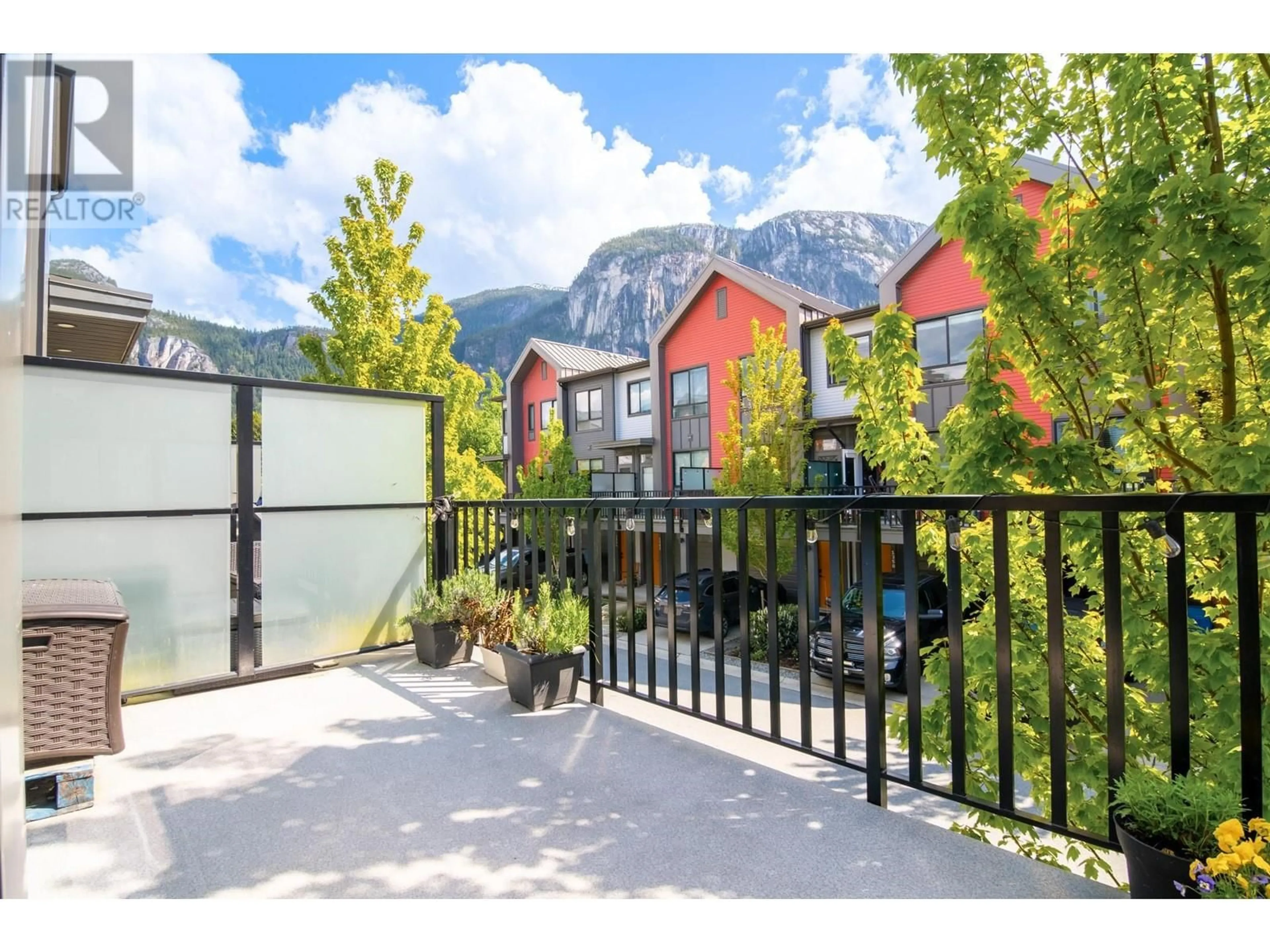 Patio, mountain view for 1355 VALLEYSIDE DRIVE, Squamish British Columbia V8B1A8