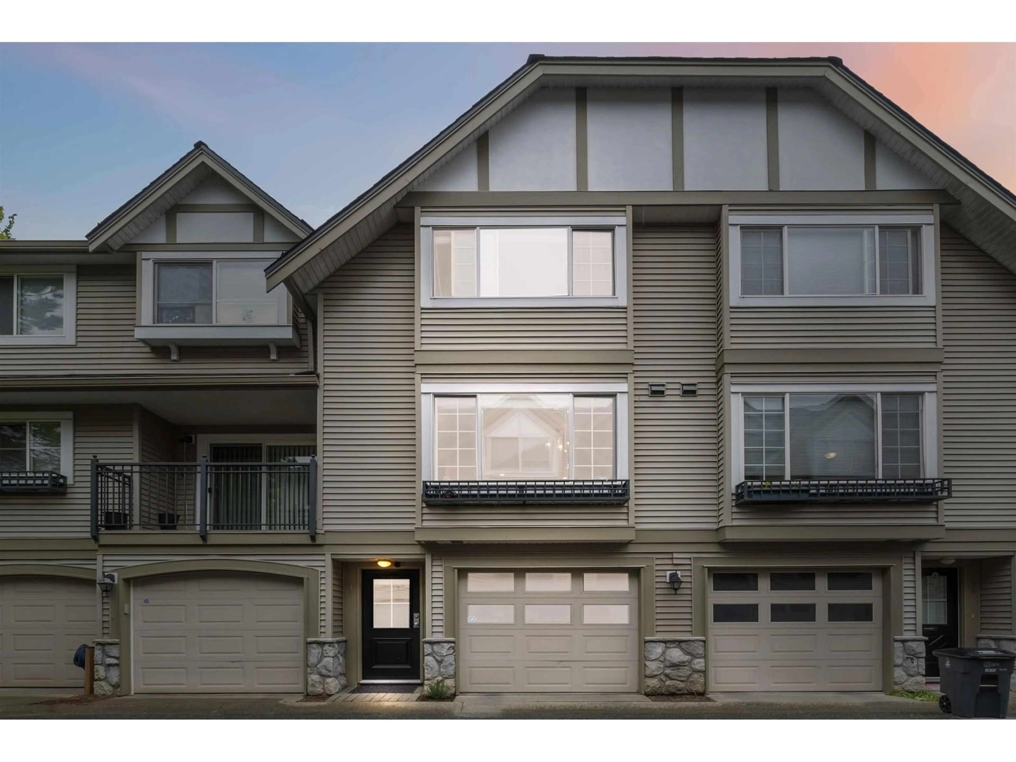 Home with vinyl exterior material, street for 15 - 15488 101A, Surrey British Columbia V3R0Z8