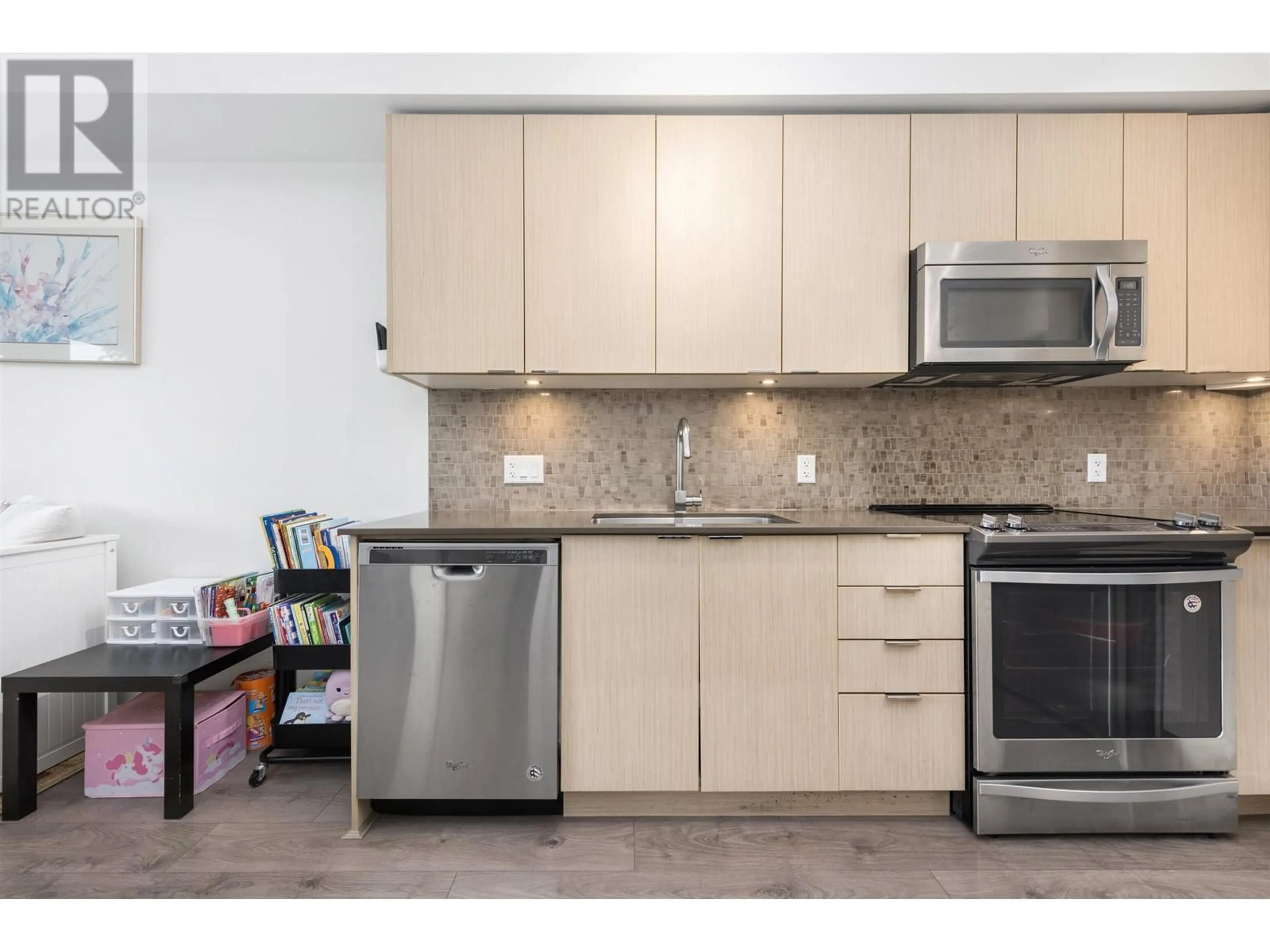 Standard kitchen, wood/laminate floor for 409 - 1150 BAILEY STREET, Squamish British Columbia V8B0R4