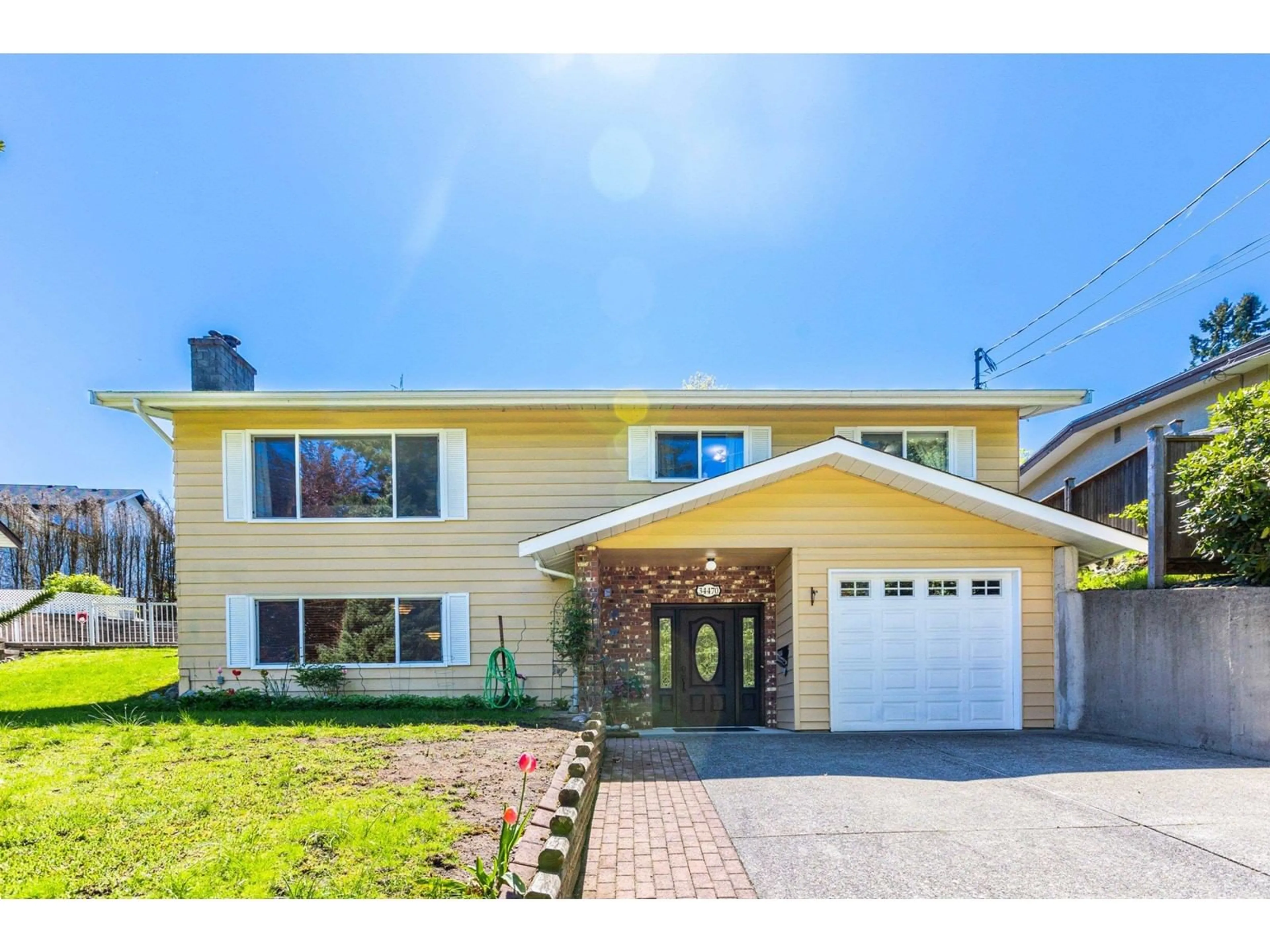 Home with vinyl exterior material, street for 34470 LABURNUM, Abbotsford British Columbia V2S4V2