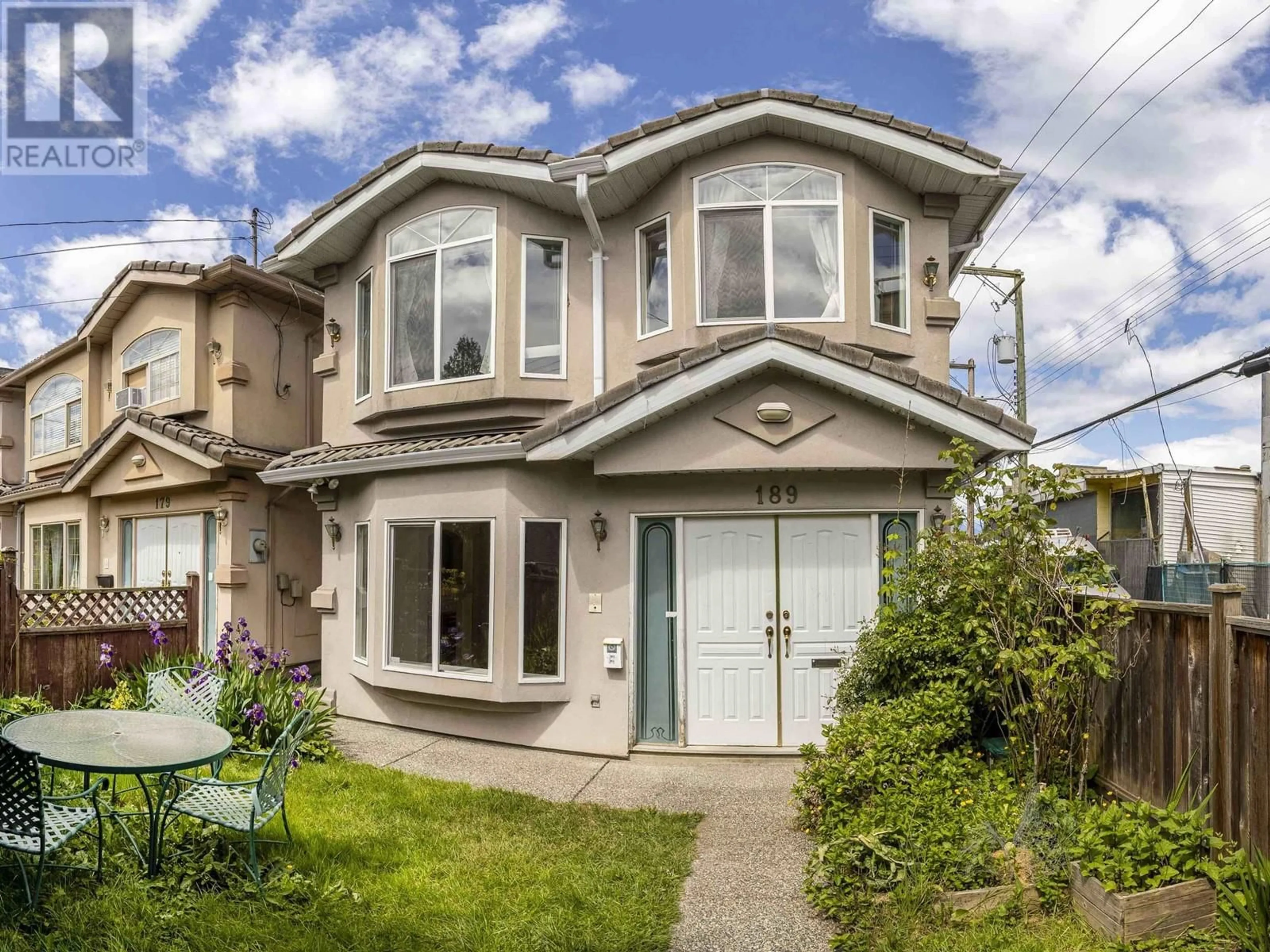 Home with vinyl exterior material, street for 189 26TH AVENUE, Vancouver British Columbia V5V2G8