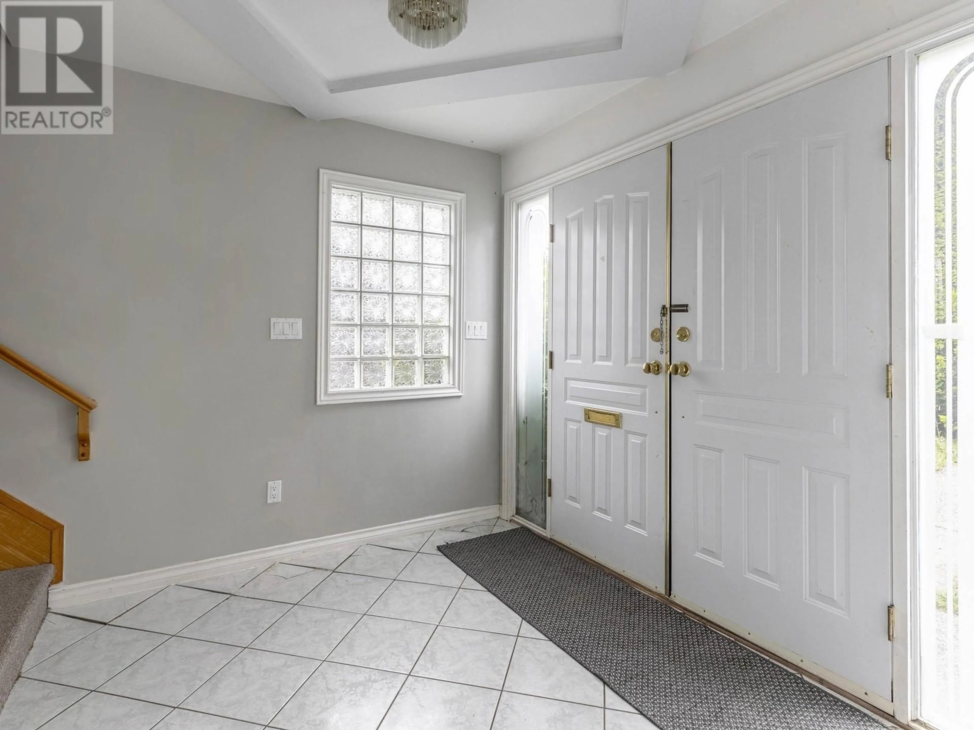 Indoor entryway for 189 26TH AVENUE, Vancouver British Columbia V5V2G8
