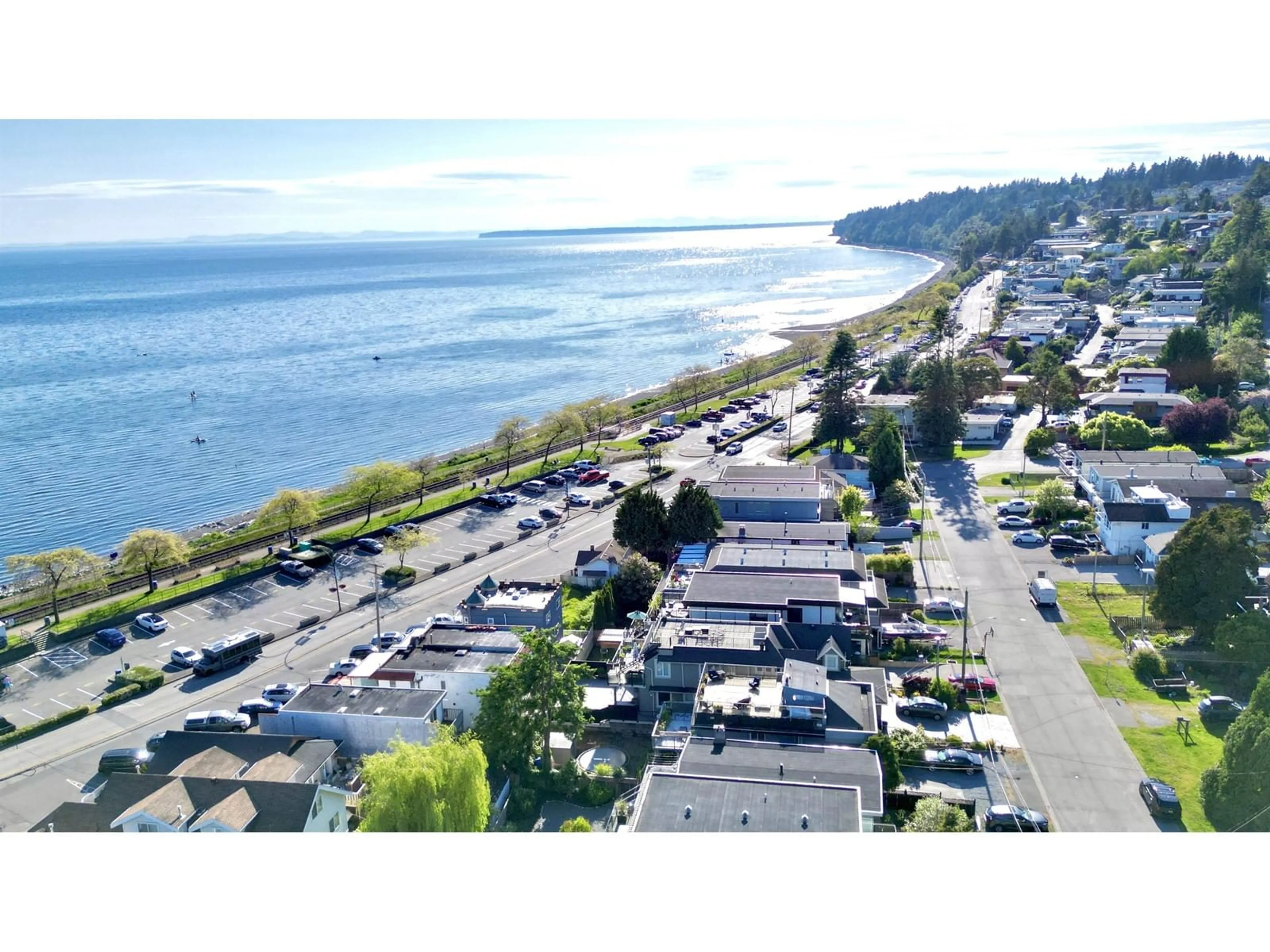 A pic from outside/outdoor area/front of a property/back of a property/a pic from drone, water/lake/river/ocean view for 17 - 14820 BUENA VISTA, White Rock British Columbia V4B0B3