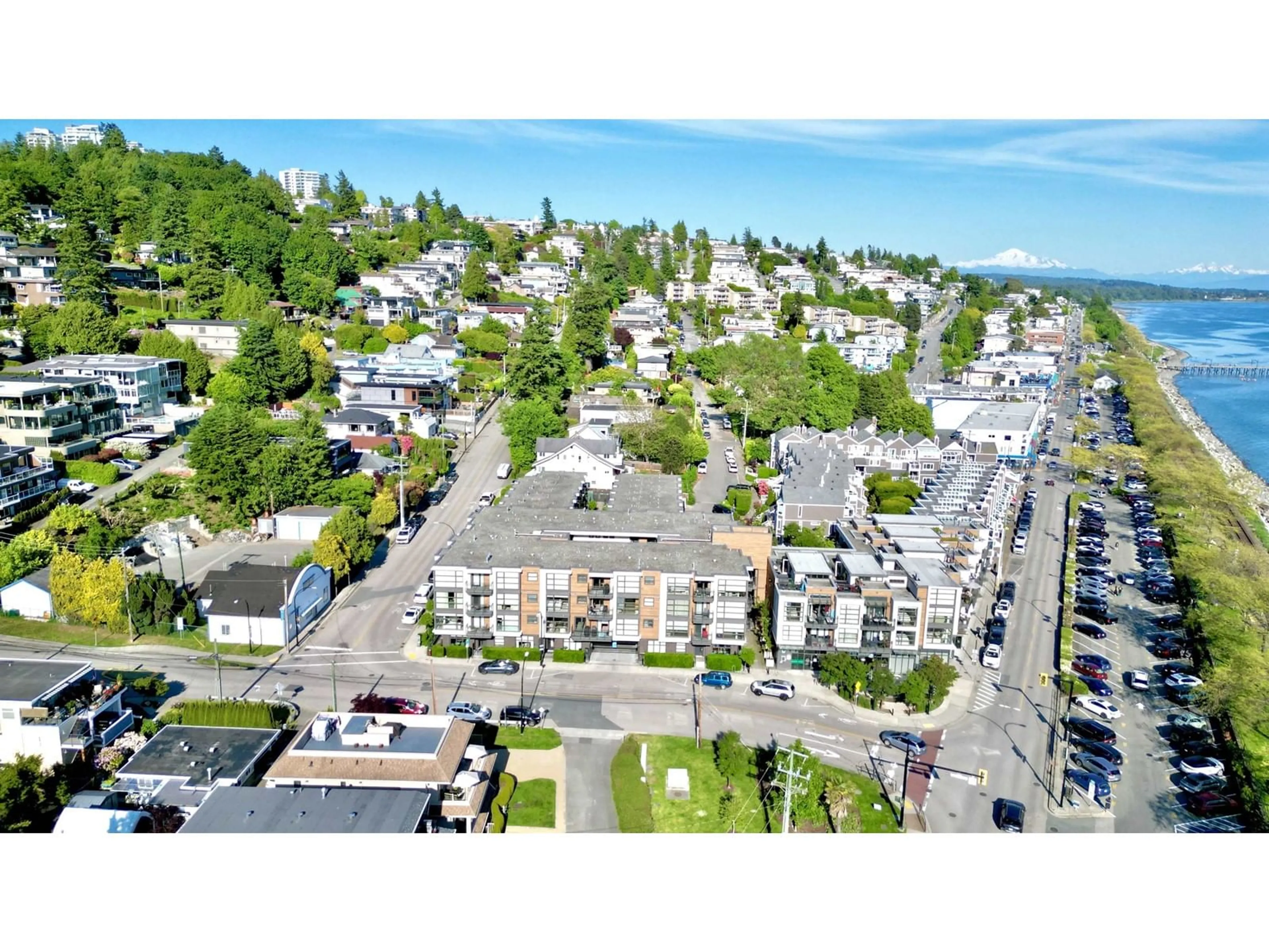 A pic from outside/outdoor area/front of a property/back of a property/a pic from drone, street for 17 - 14820 BUENA VISTA, White Rock British Columbia V4B0B3