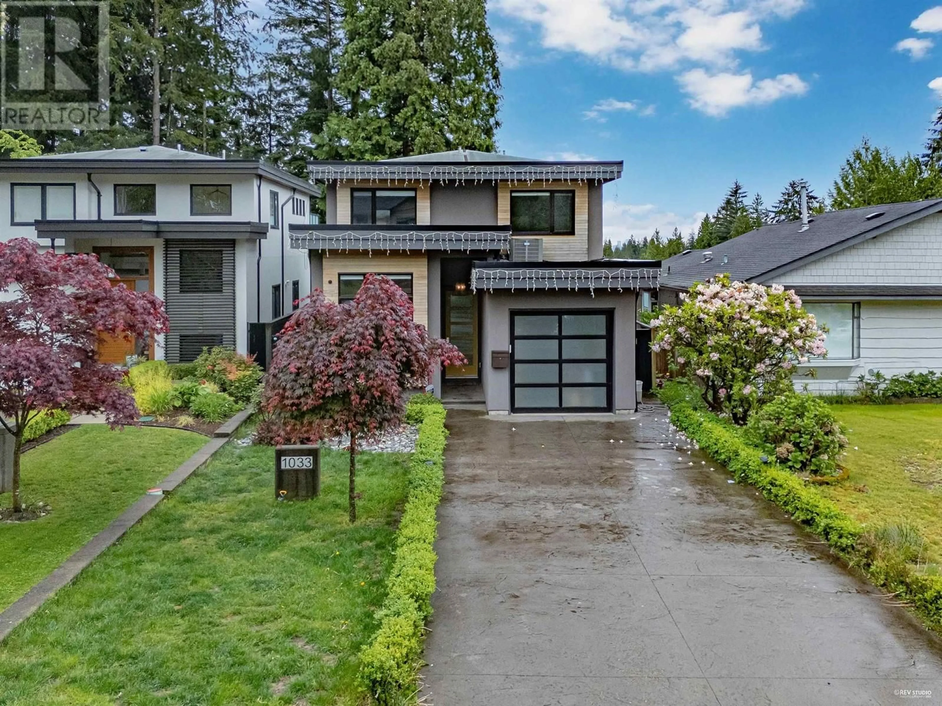 Home with vinyl exterior material, street for 1033 PROSPECT AVENUE, North Vancouver British Columbia V7R2M6