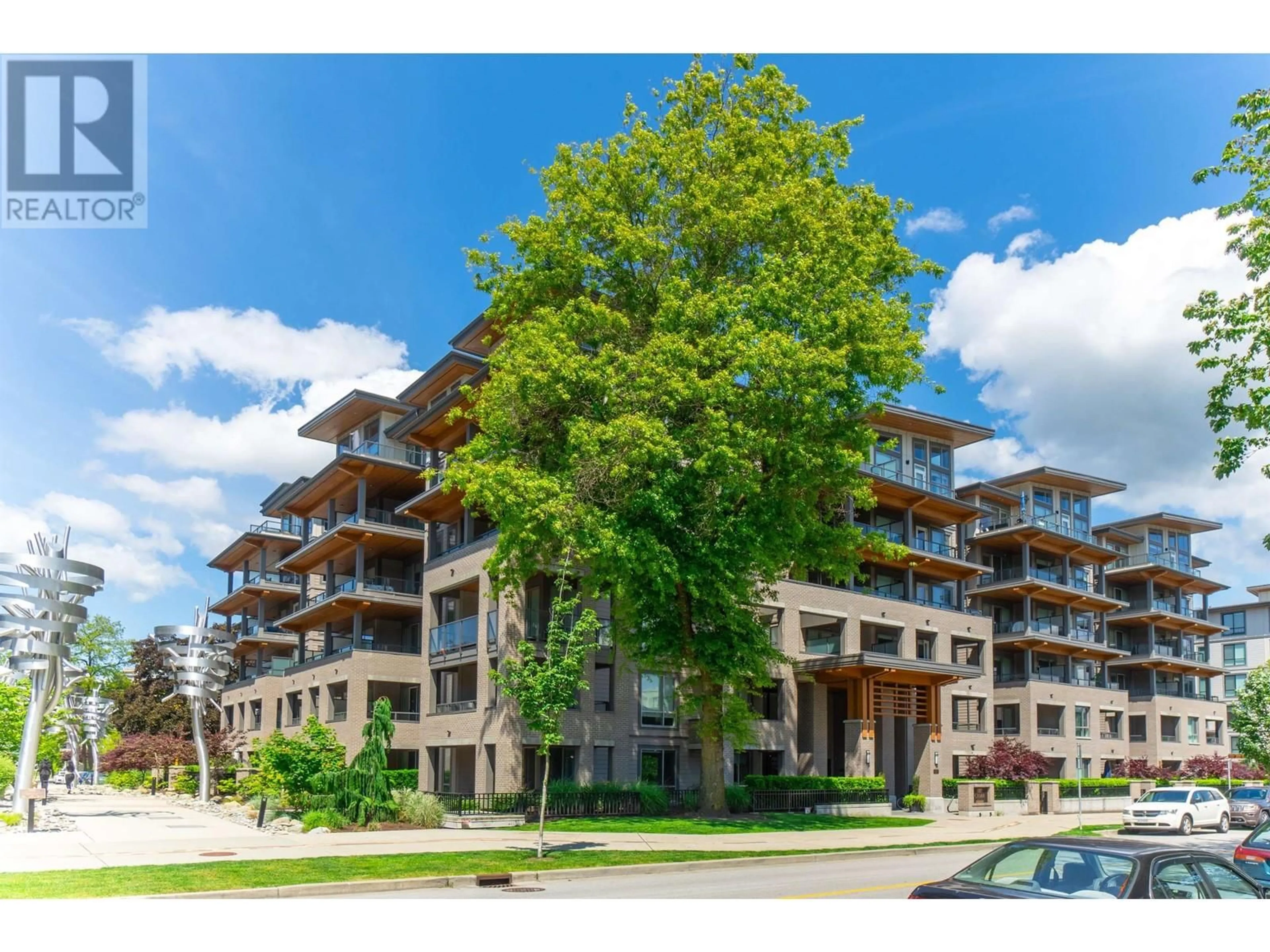 A pic from outside/outdoor area/front of a property/back of a property/a pic from drone, unknown for 405 - 7169 14TH AVENUE, Burnaby British Columbia V3N0H6