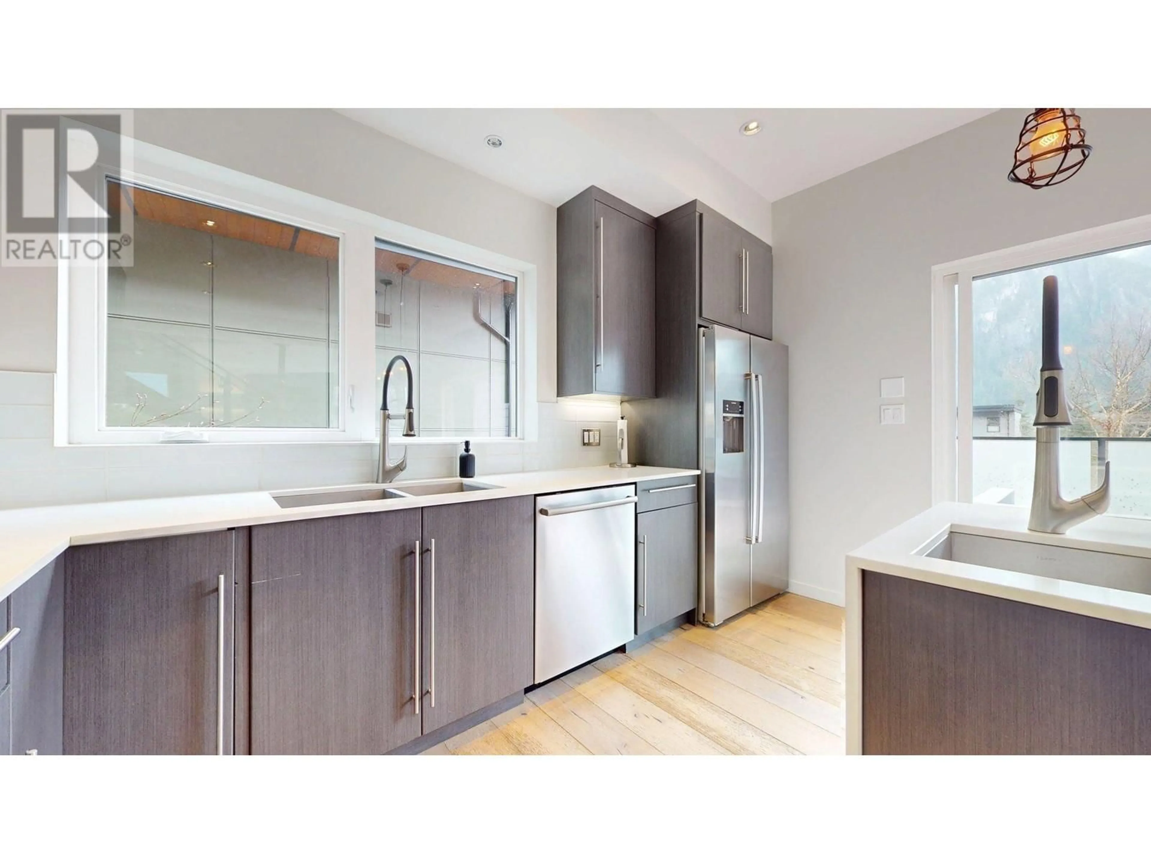 Open concept kitchen, unknown for 2075 CRUMPIT WOODS DRIVE, Squamish British Columbia V8B0T6