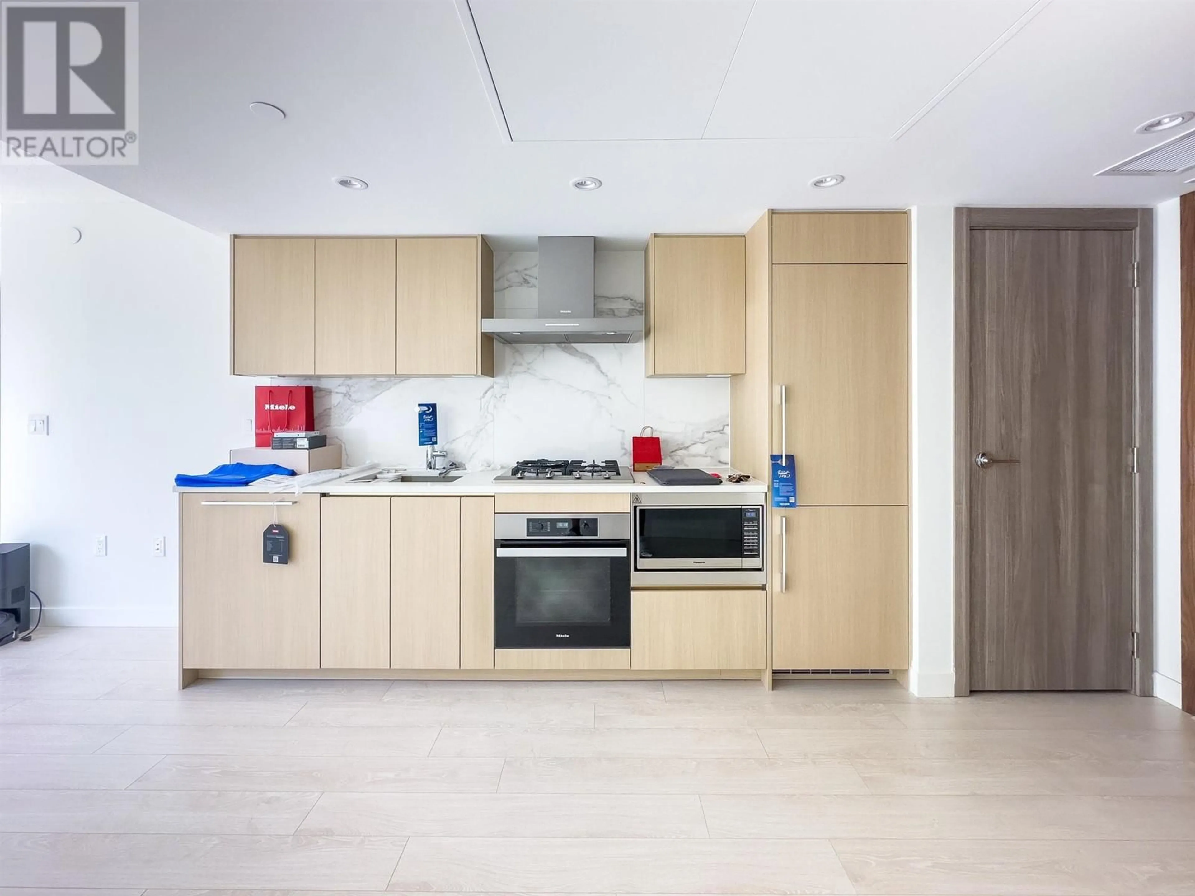 Standard kitchen, unknown for 1083 - 8608 HAZELBRIDGE WAY, Richmond British Columbia V6X0W2