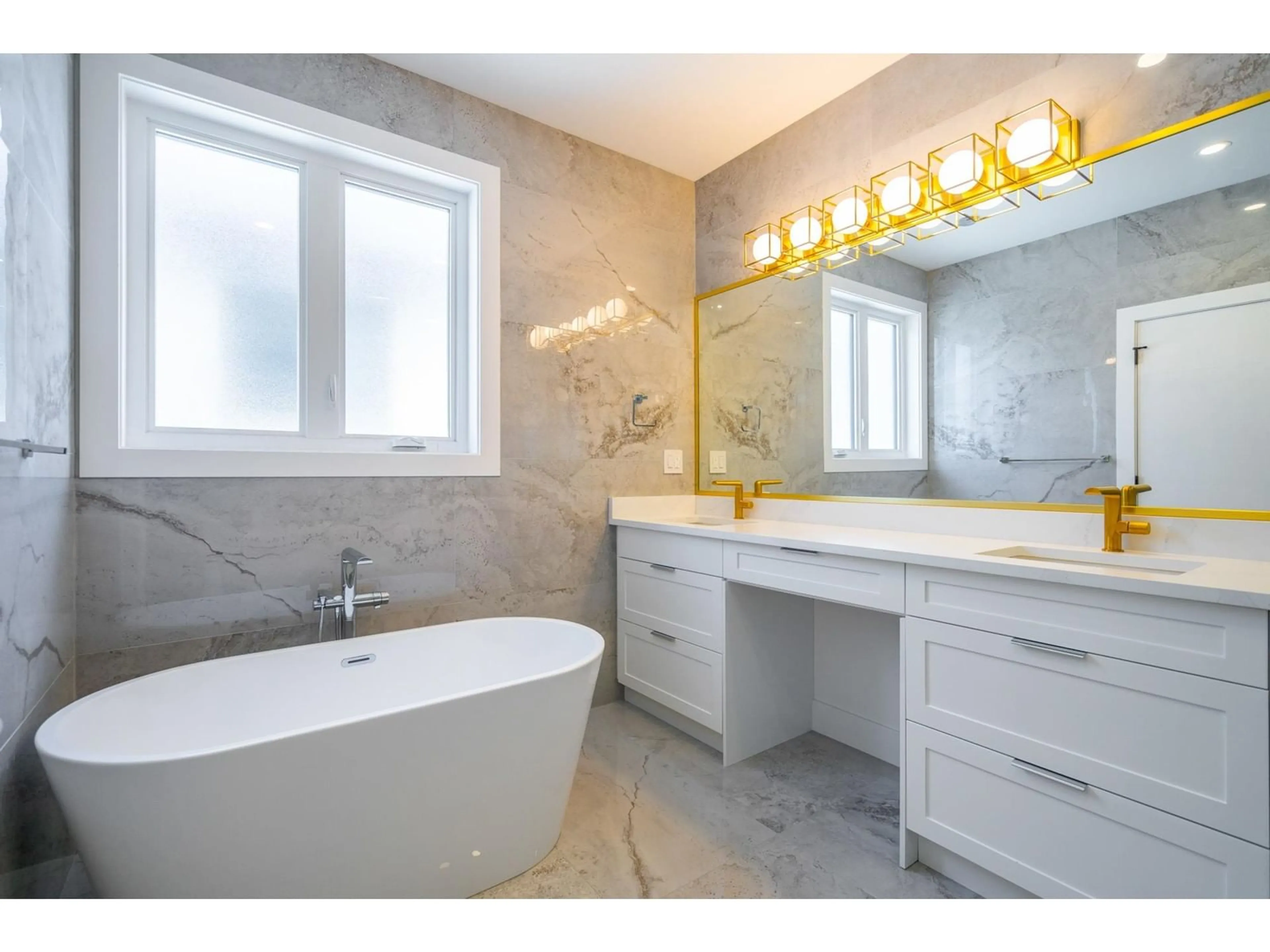 Contemporary bathroom, ceramic/tile floor for 16548 22, Surrey British Columbia V3Z0V6