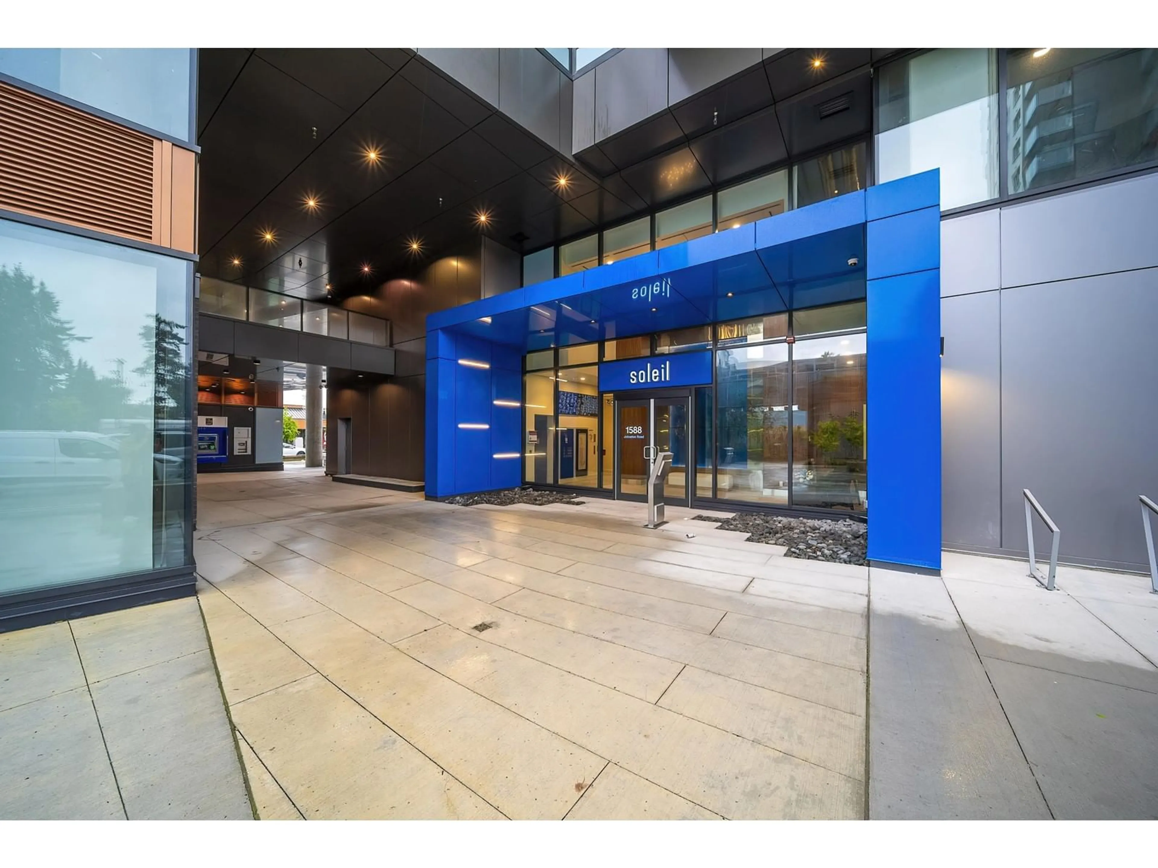 Indoor foyer for 606 - 1588 JOHNSTON, White Rock British Columbia V4B0C5
