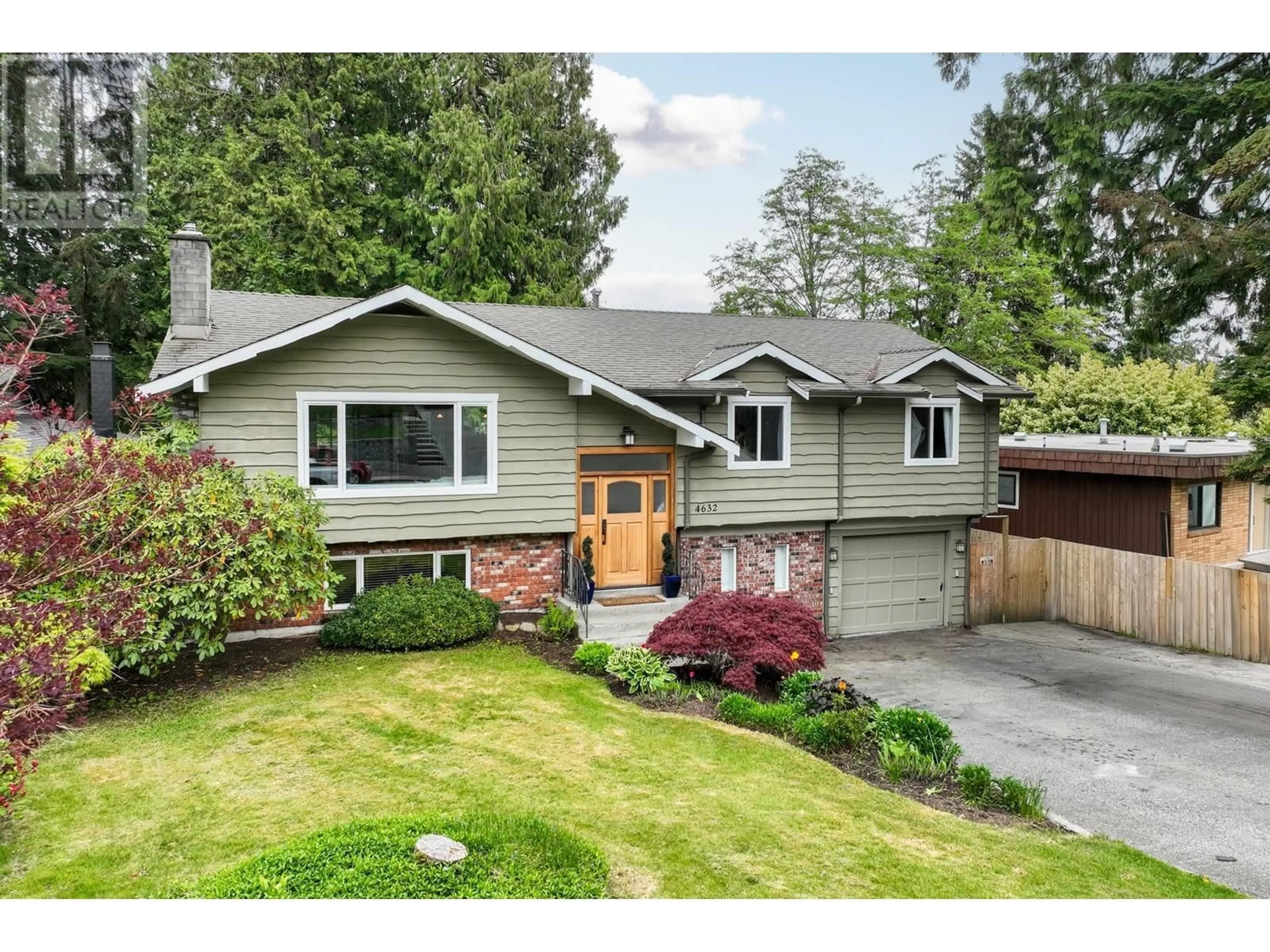 Home with vinyl exterior material, street for 4632 HOSKINS ROAD, North Vancouver British Columbia V7K2R1