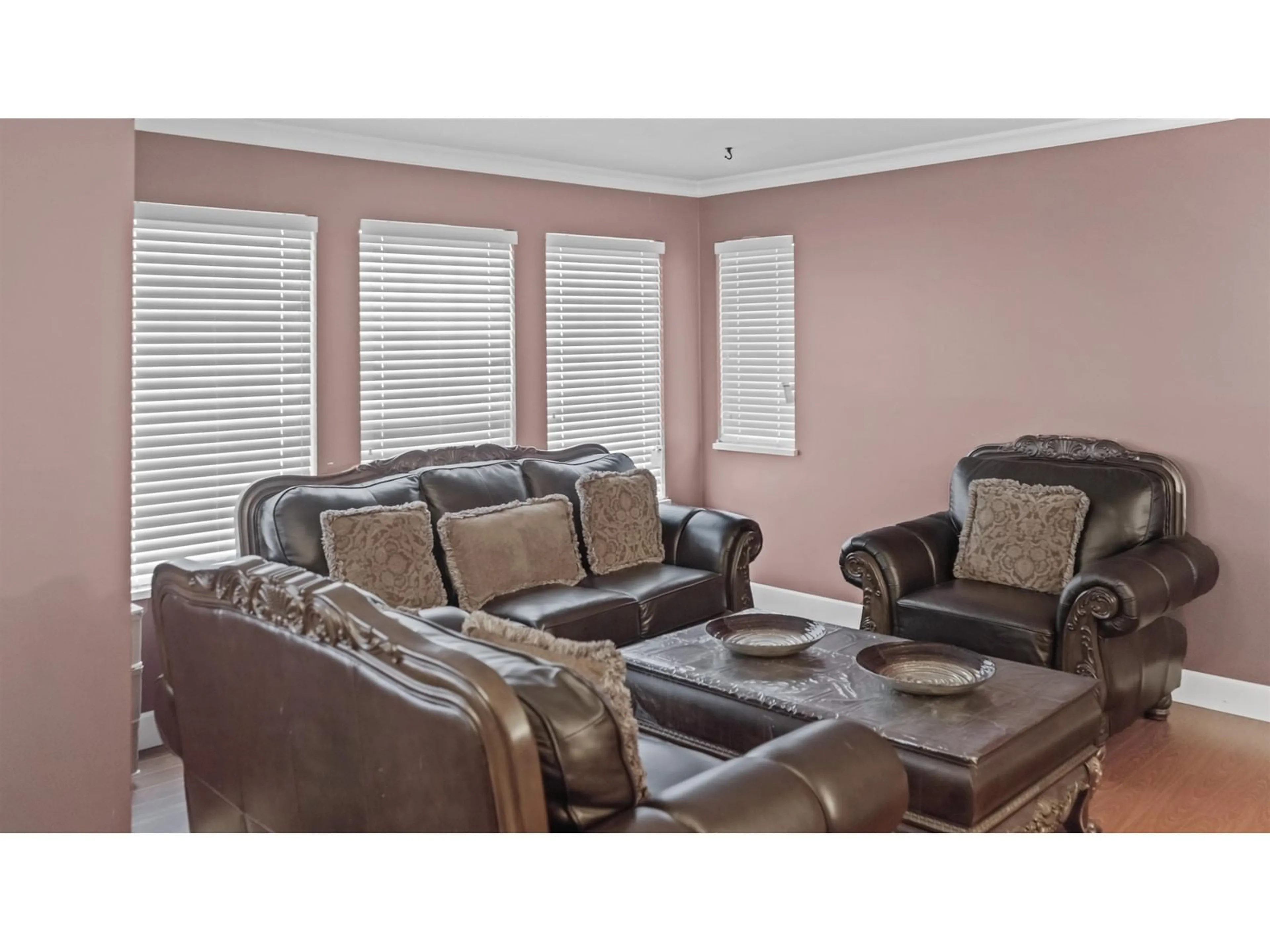 Living room with furniture, wood/laminate floor for 3302 FIRHILL, Abbotsford British Columbia V2T5L4