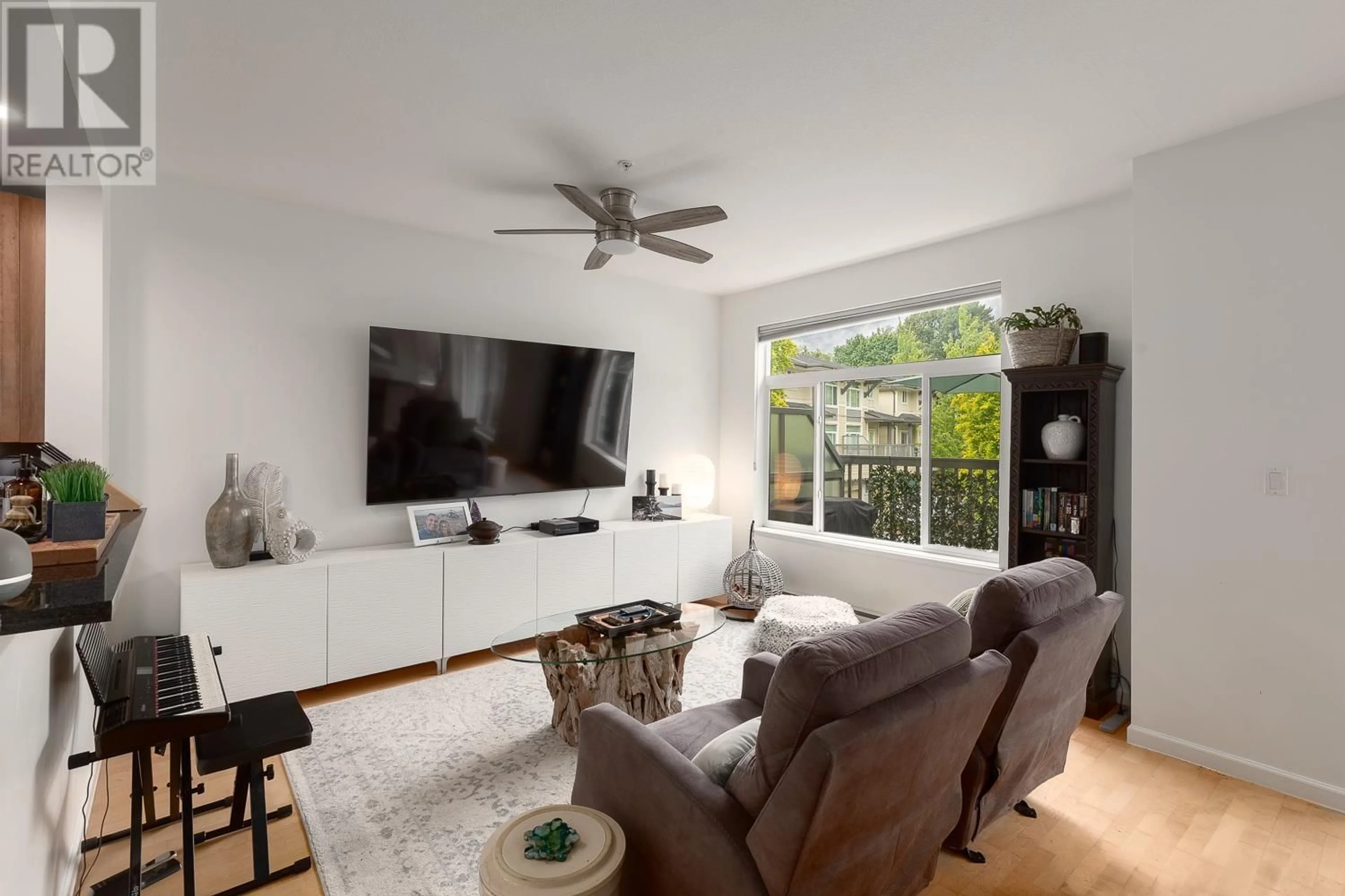 Living room with furniture, unknown for 30 - 40632 GOVERNMENT ROAD, Squamish British Columbia V8B0M7