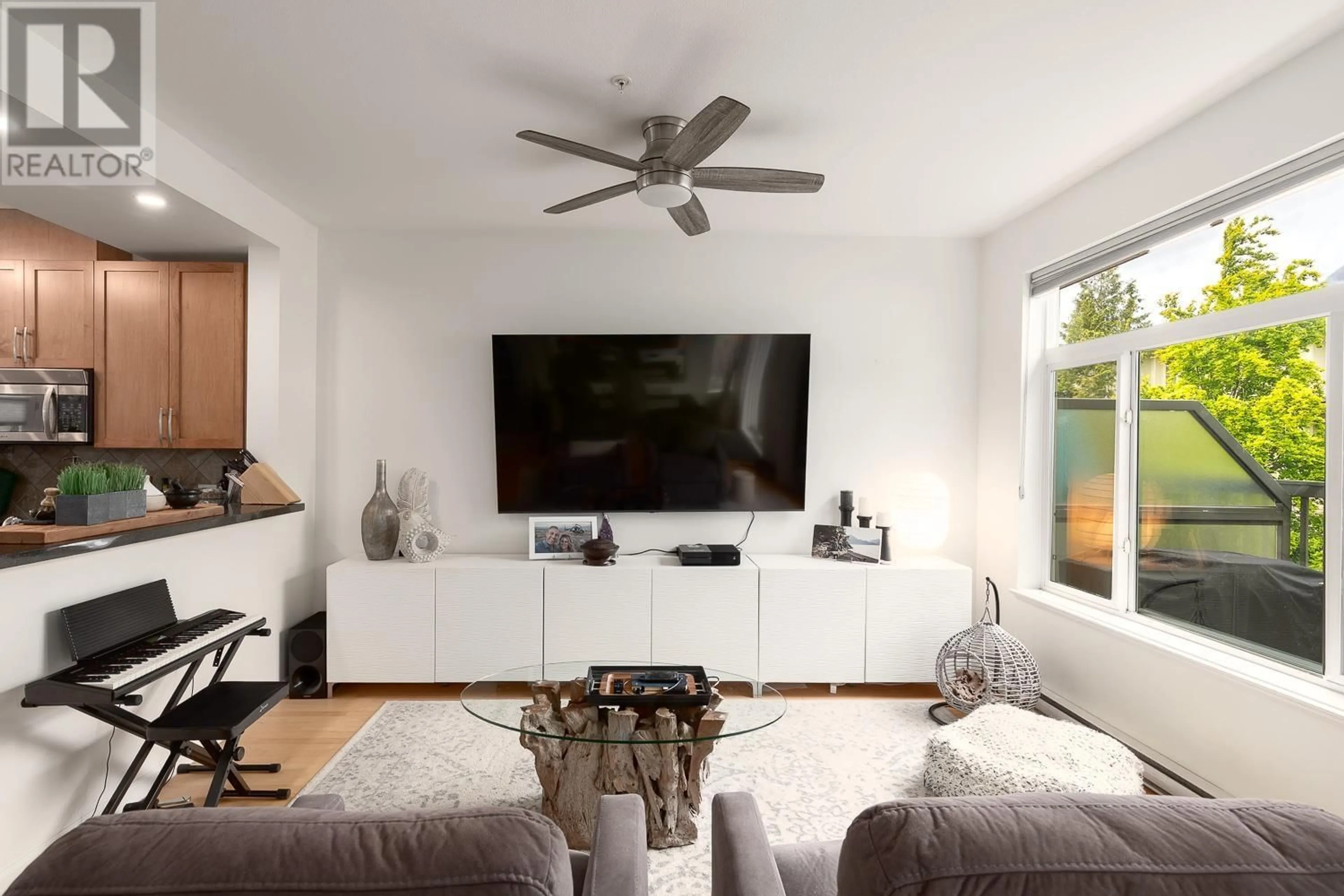 Living room with furniture, unknown for 30 - 40632 GOVERNMENT ROAD, Squamish British Columbia V8B0M7