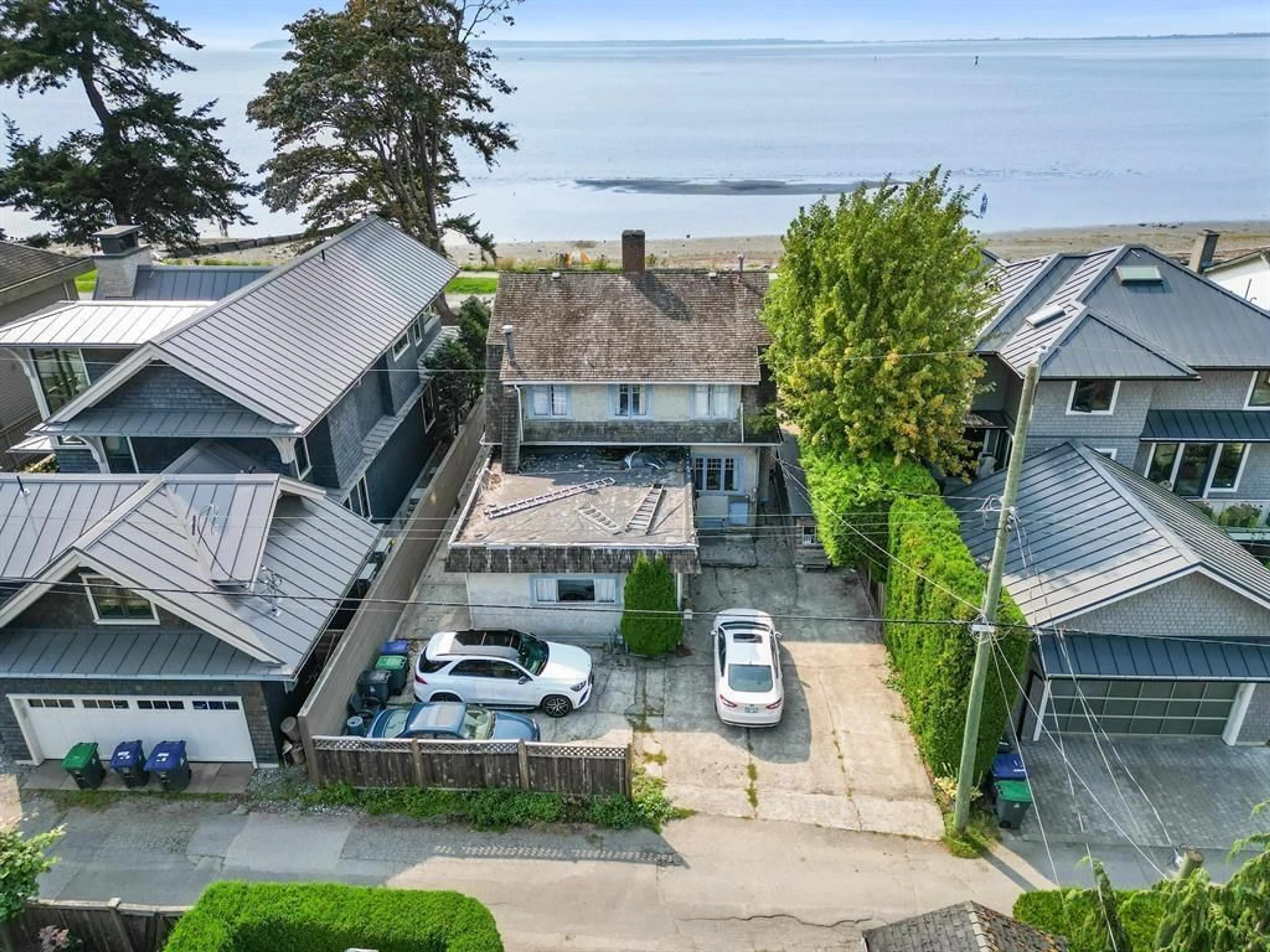 A pic from outside/outdoor area/front of a property/back of a property/a pic from drone, water/lake/river/ocean view for 2824 O'HARA, Surrey British Columbia V4A3E4