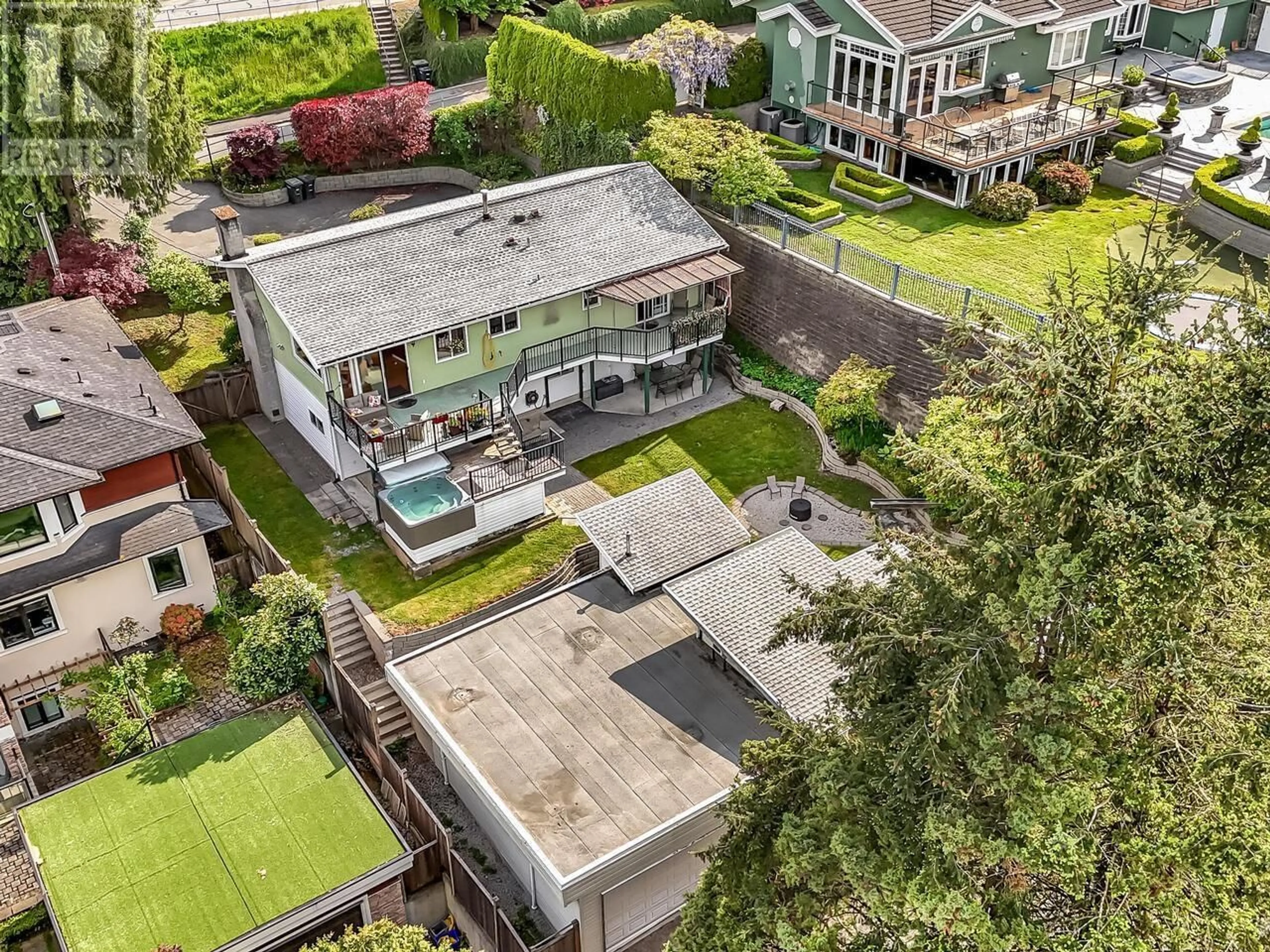 A pic from outside/outdoor area/front of a property/back of a property/a pic from drone, unknown for 5641 OAKLAND STREET, Burnaby British Columbia V5H1S1