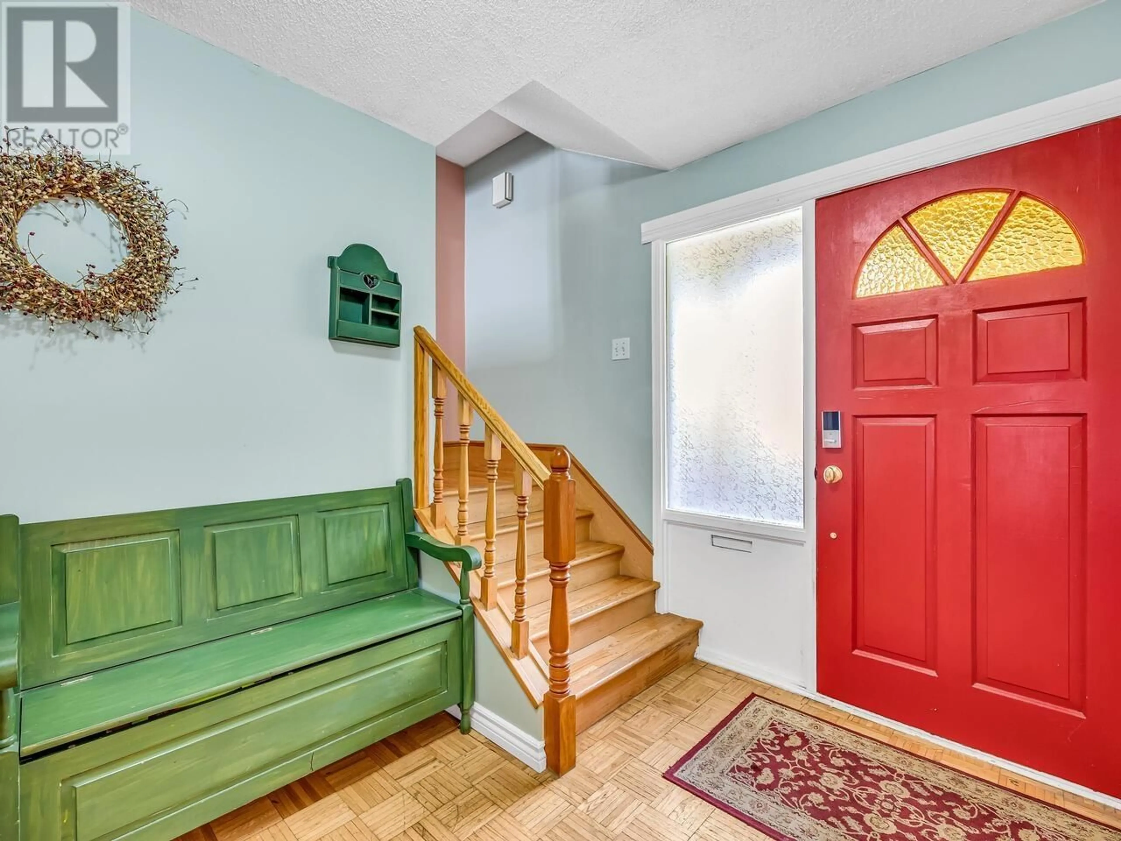 Indoor entryway for 5641 OAKLAND STREET, Burnaby British Columbia V5H1S1