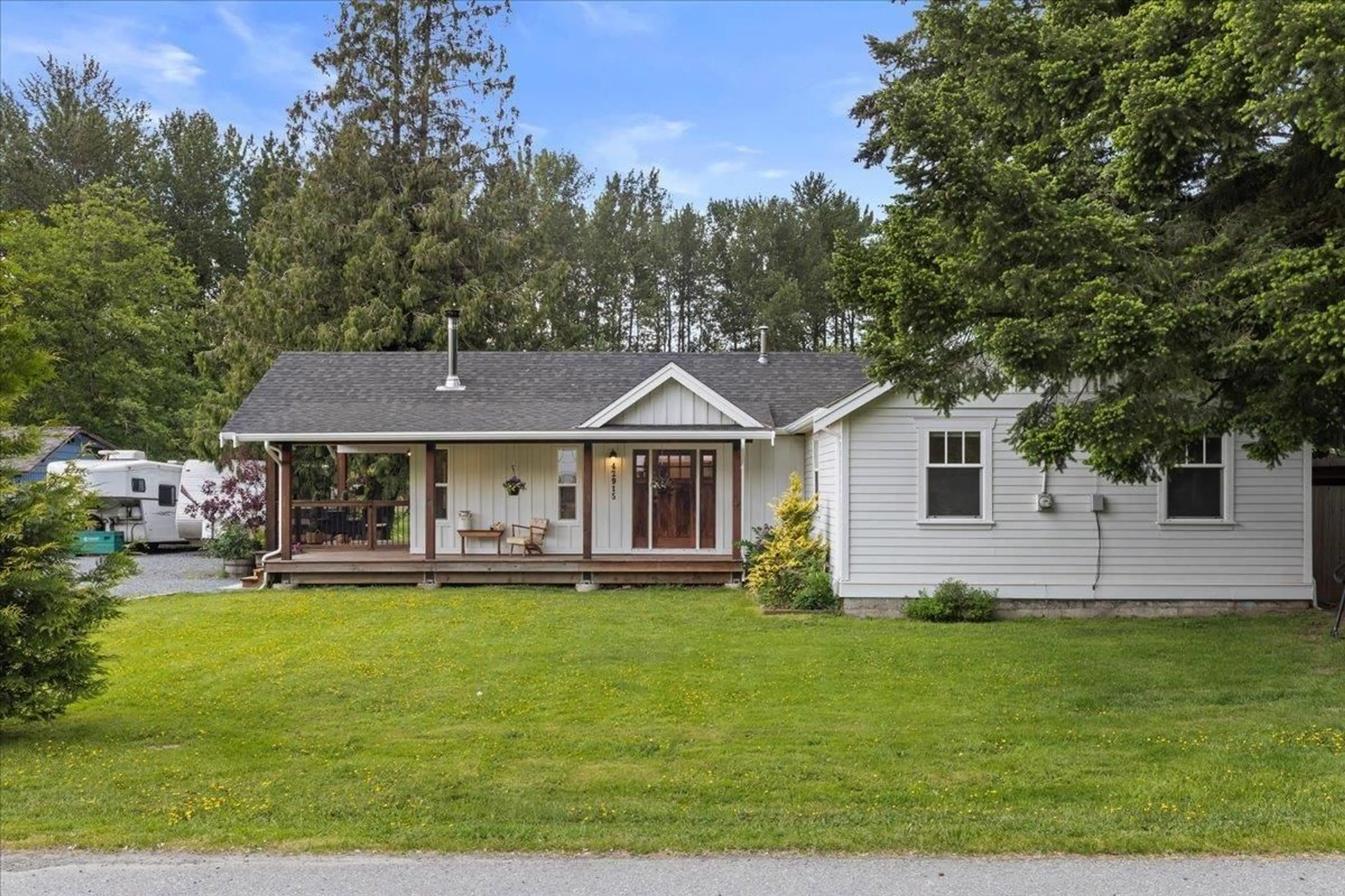 Home with vinyl exterior material, street for 42915 LUMSDEN ROAD, Yarrow British Columbia V2R4R5