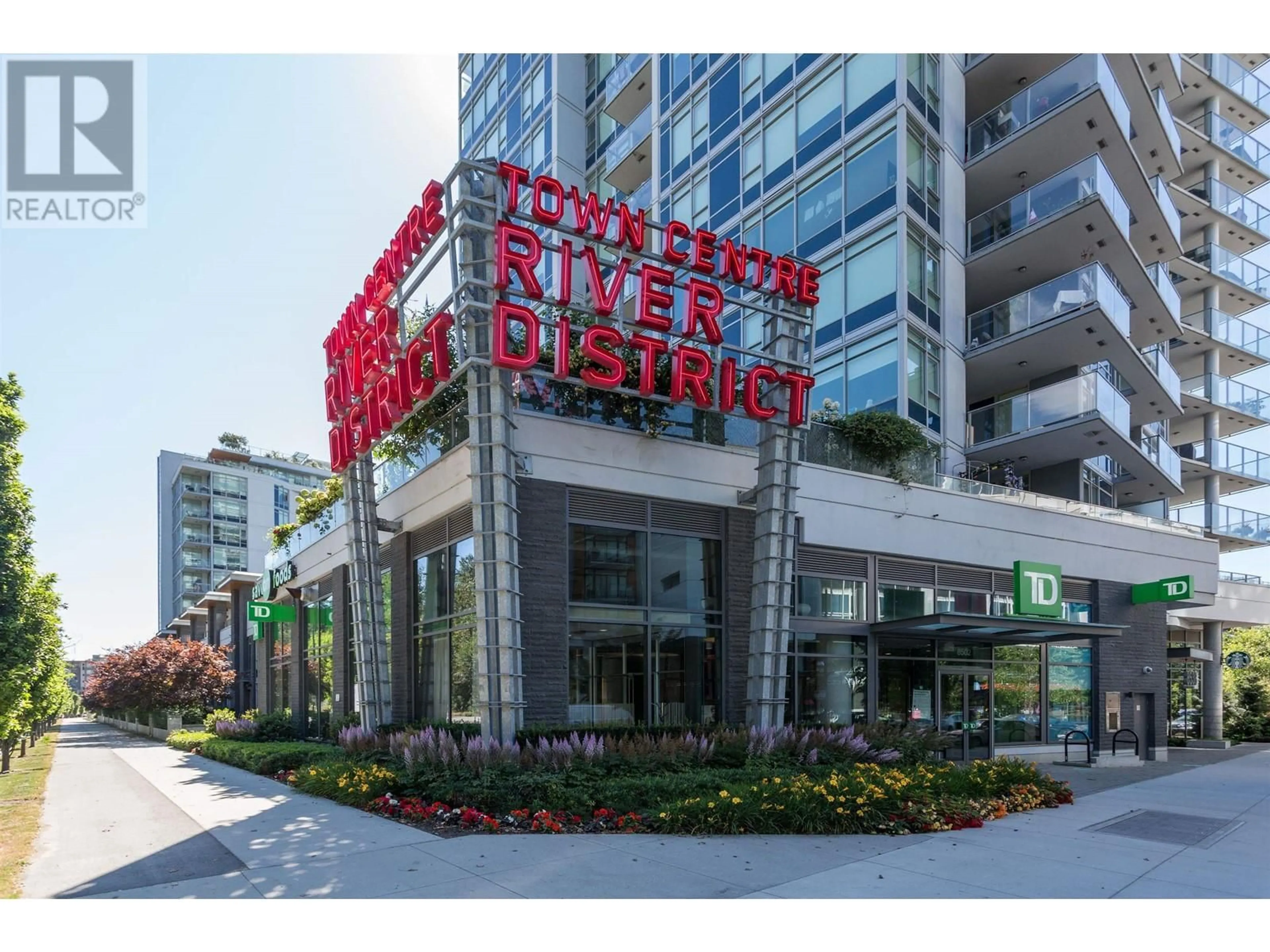 Indoor foyer for 413 - 3263 PIERVIEW CRESCENT, Vancouver British Columbia V5S0C3