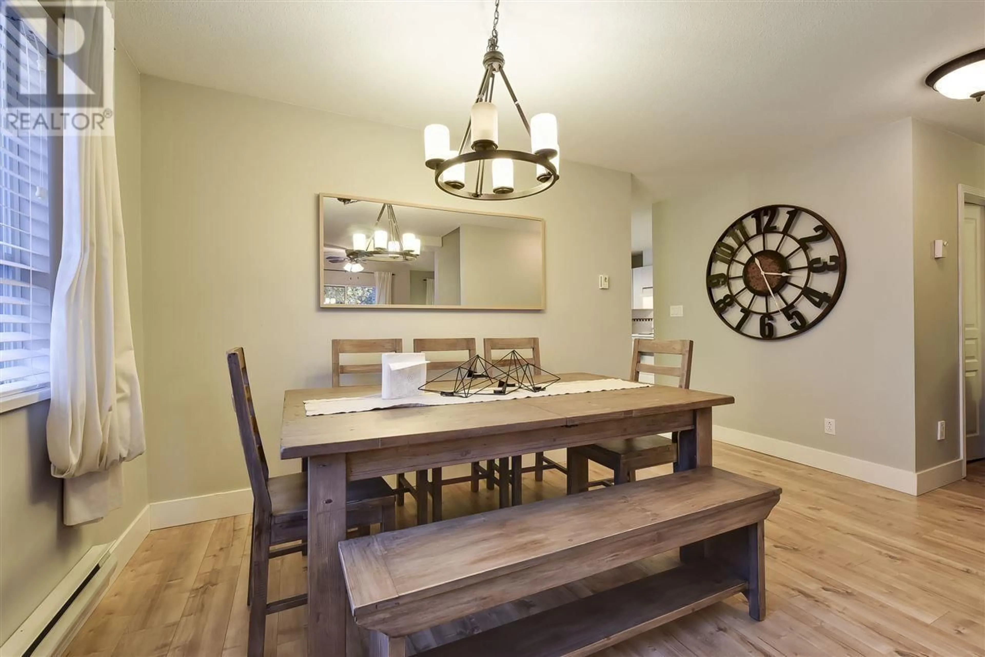 Dining room, wood/laminate floor for 6 - 5671 LADNER TRUNK ROAD, Delta British Columbia V4K1X3