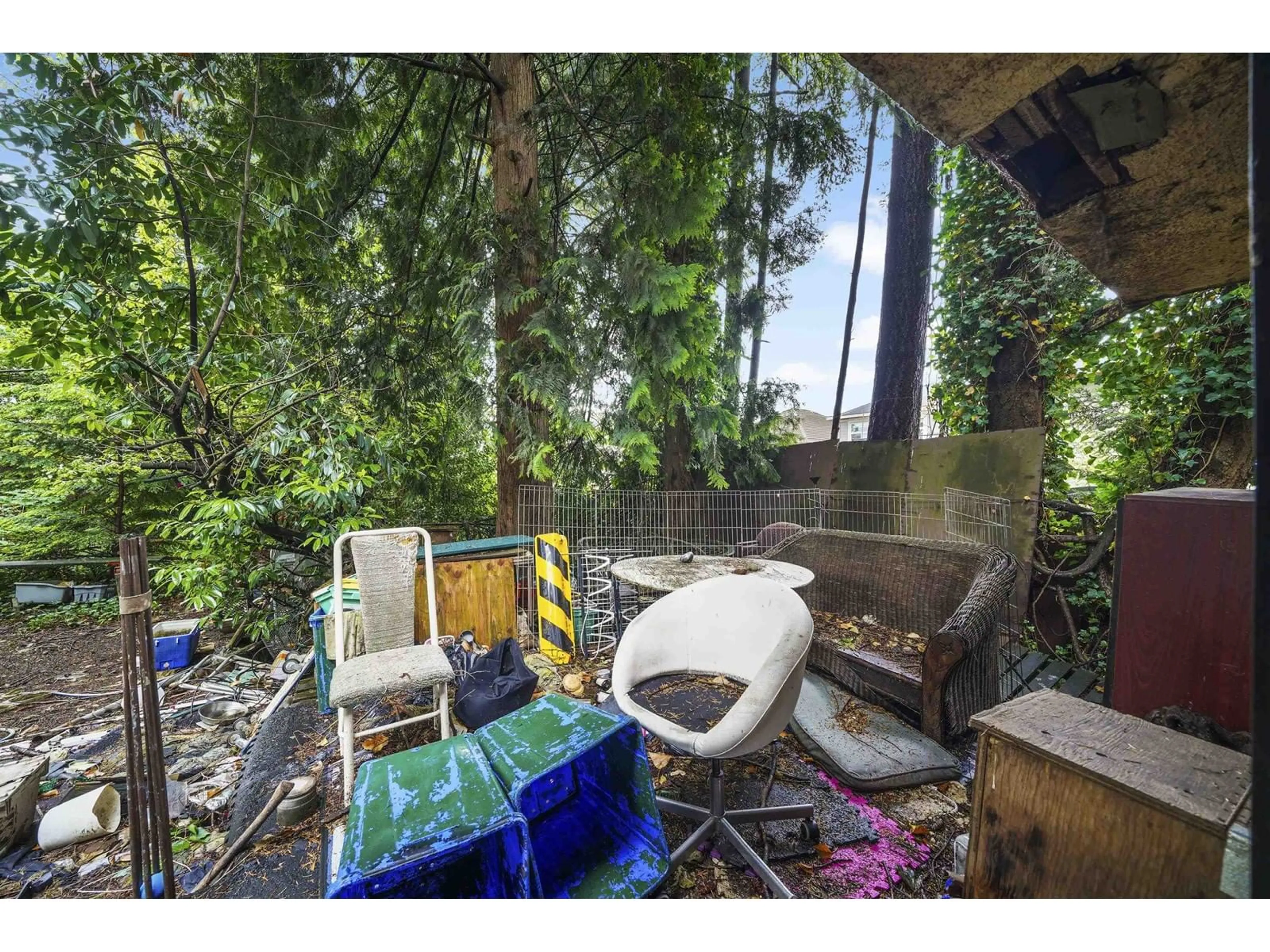 Patio, forest/trees view for 14924 90A, Surrey British Columbia V3R1B4