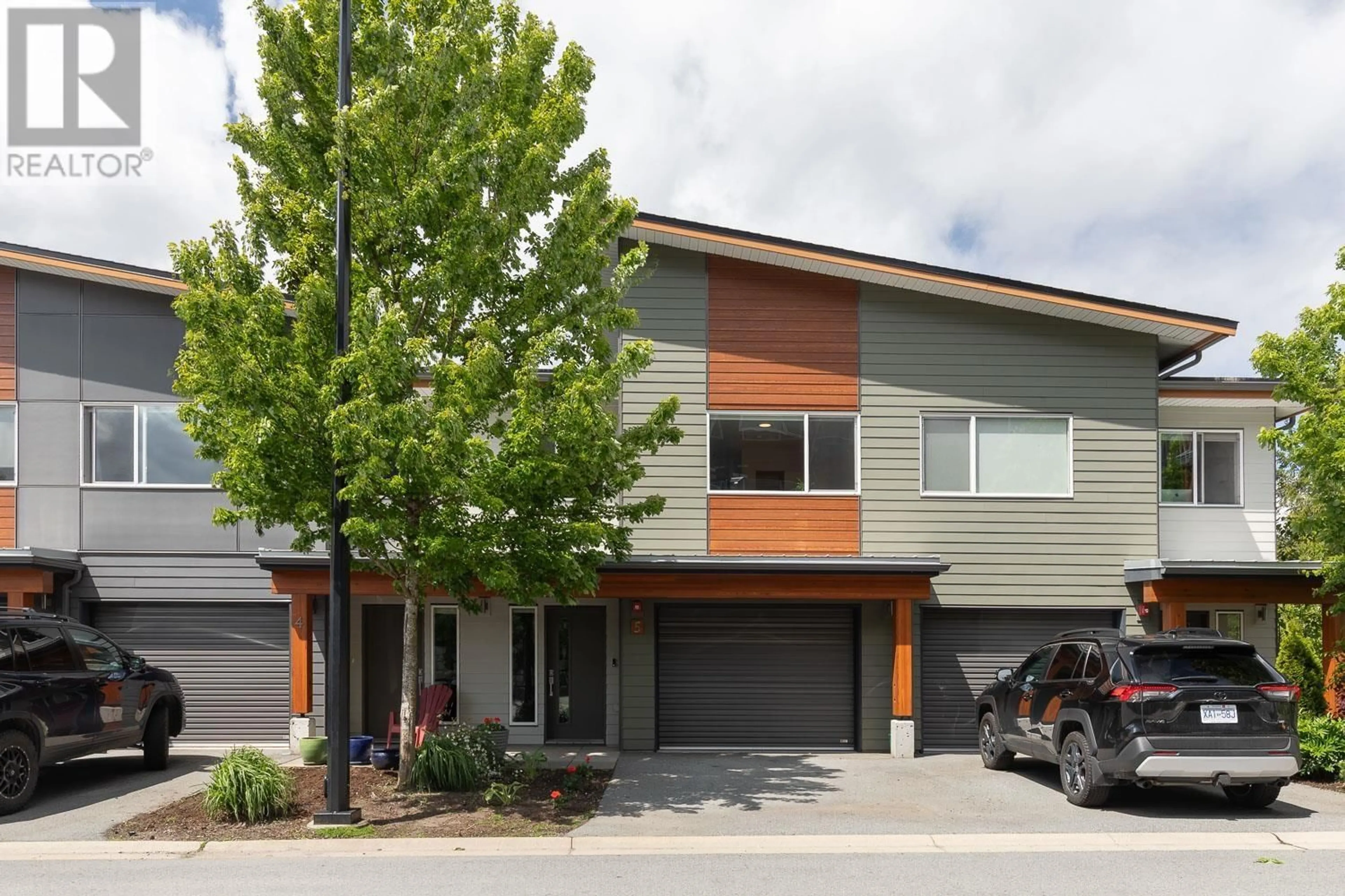 Home with vinyl exterior material, street for 5 - 41360 SKYRIDGE PLACE, Squamish British Columbia V8B0Y6