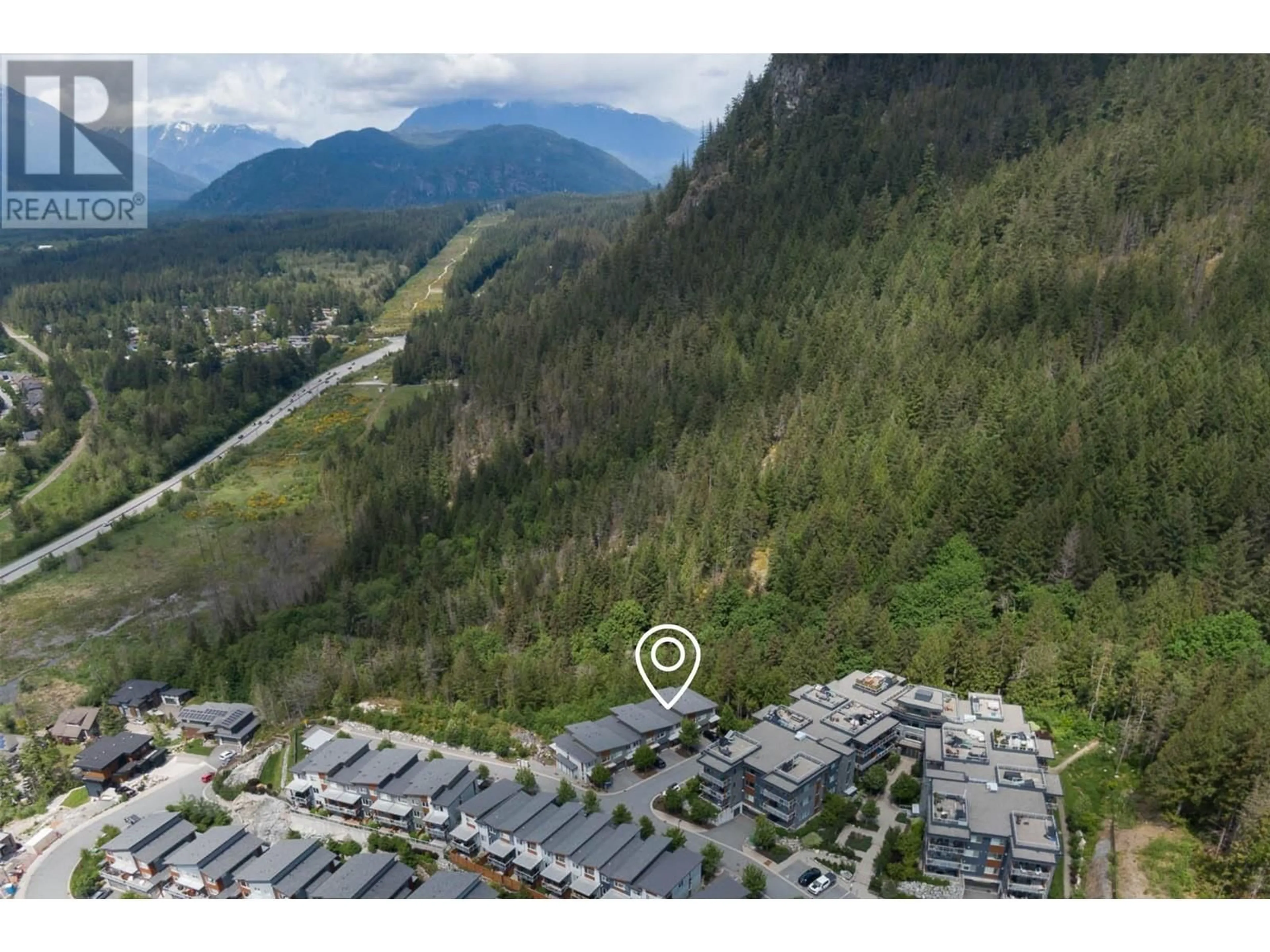 A pic from outside/outdoor area/front of a property/back of a property/a pic from drone, mountain view for 5 - 41360 SKYRIDGE PLACE, Squamish British Columbia V8B0Y6