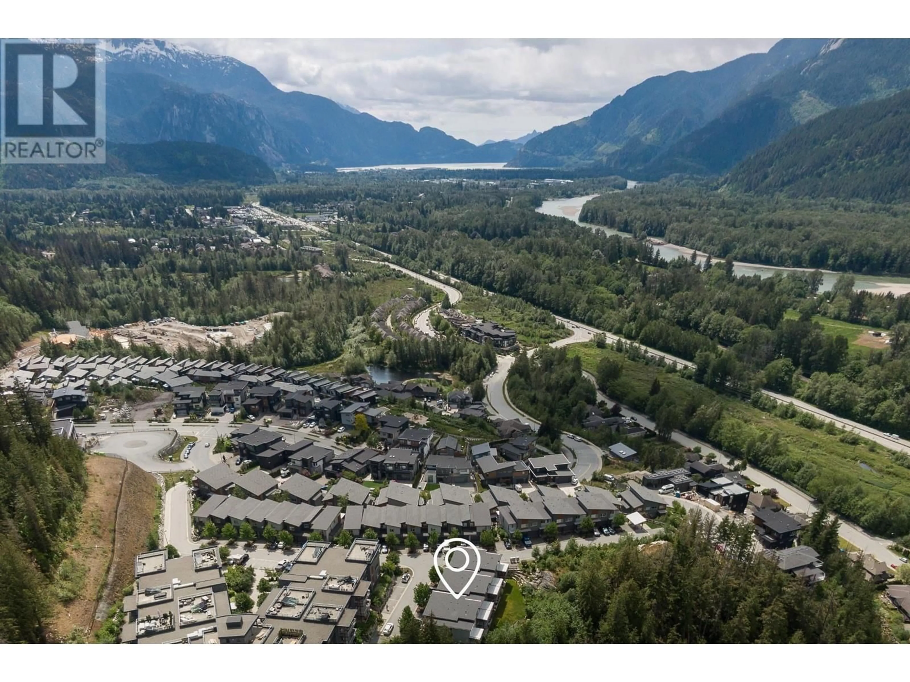 A pic from outside/outdoor area/front of a property/back of a property/a pic from drone, mountain view for 5 - 41360 SKYRIDGE PLACE, Squamish British Columbia V8B0Y6