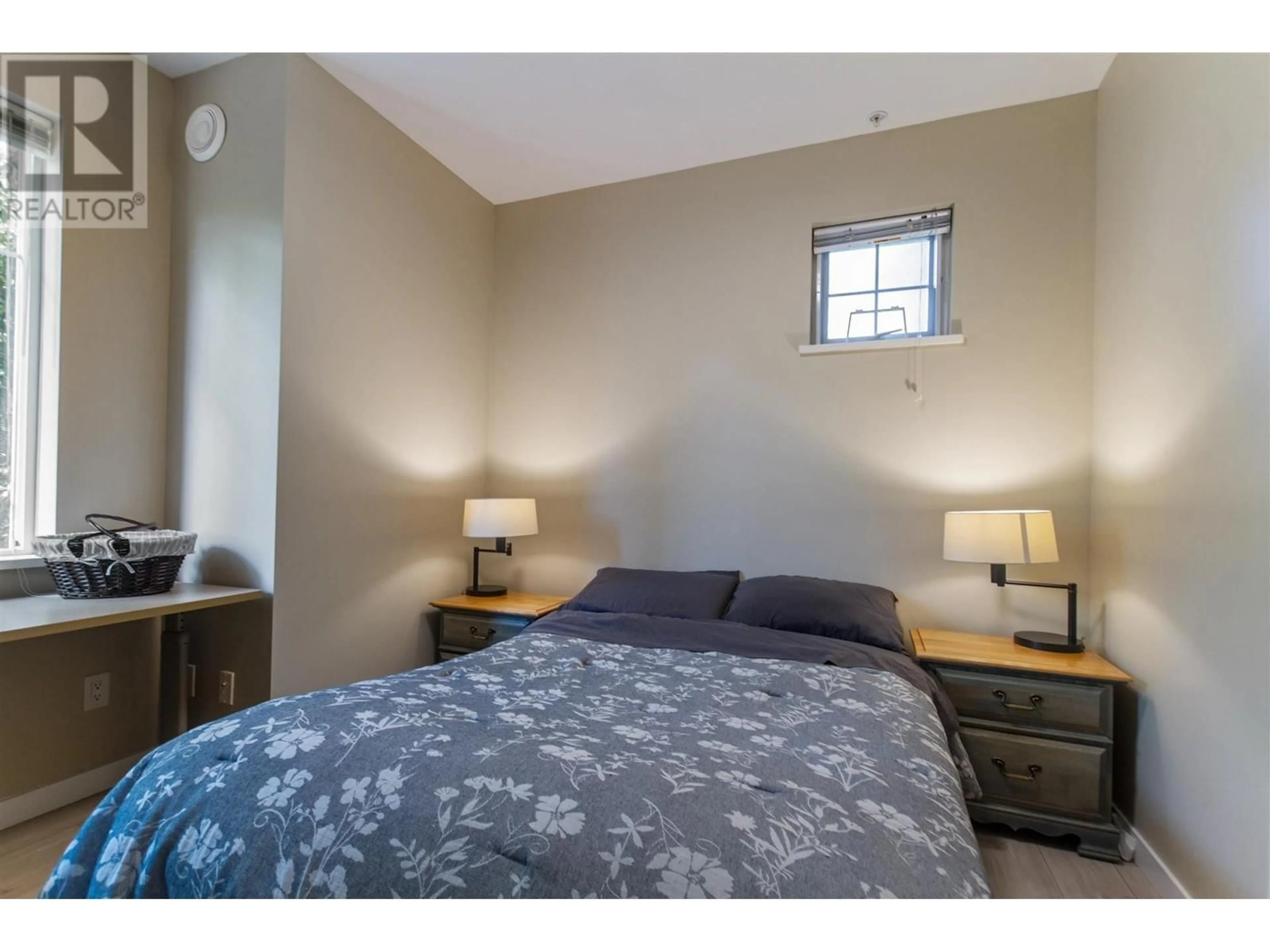 Bedroom with bed, unknown for 108 - 7000 21ST AVENUE, Burnaby British Columbia V5E4P1