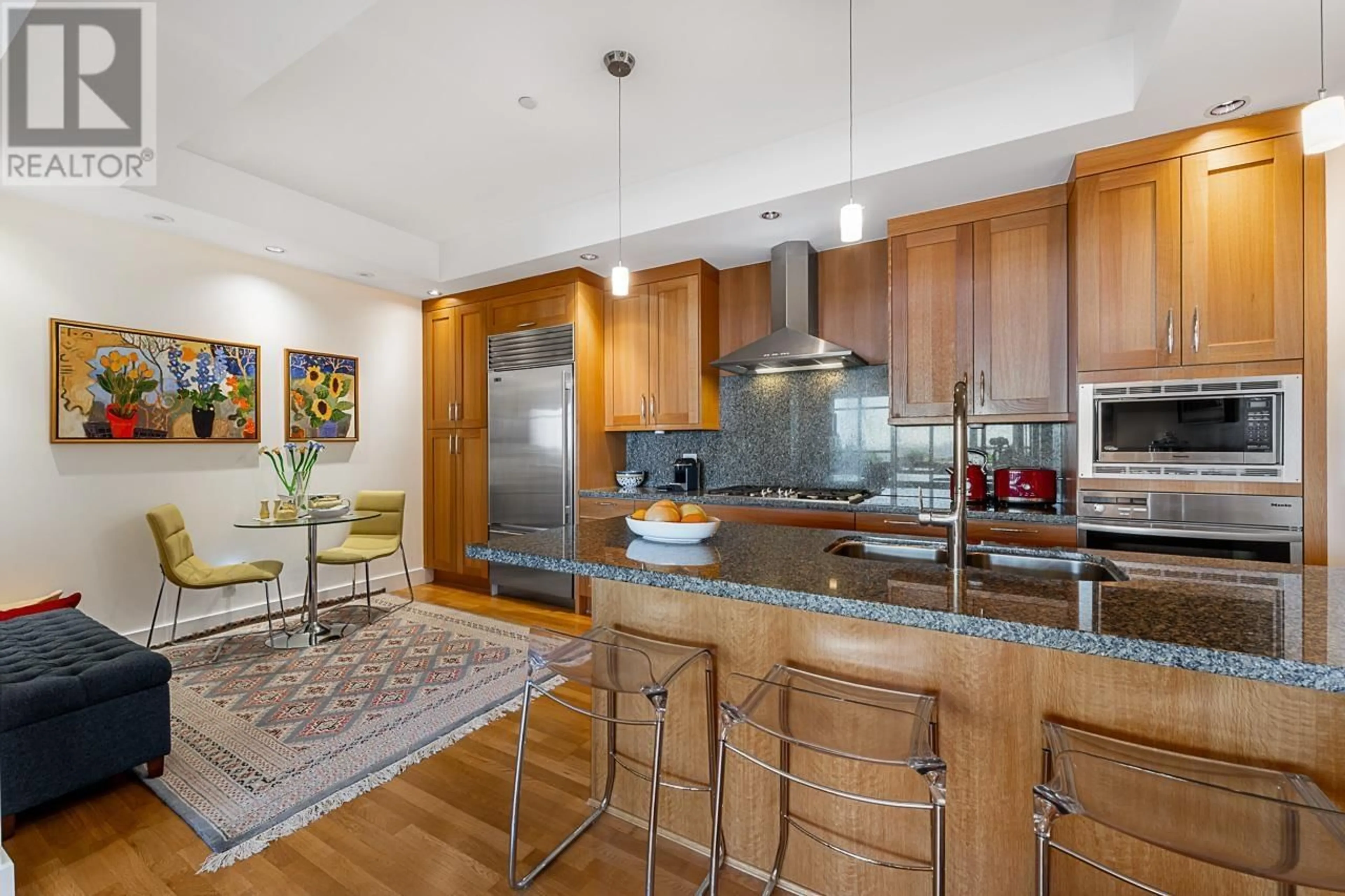 Open concept kitchen, wood/laminate floor for 103 - 2210 CHIPPENDALE ROAD, West Vancouver British Columbia V7S3J4