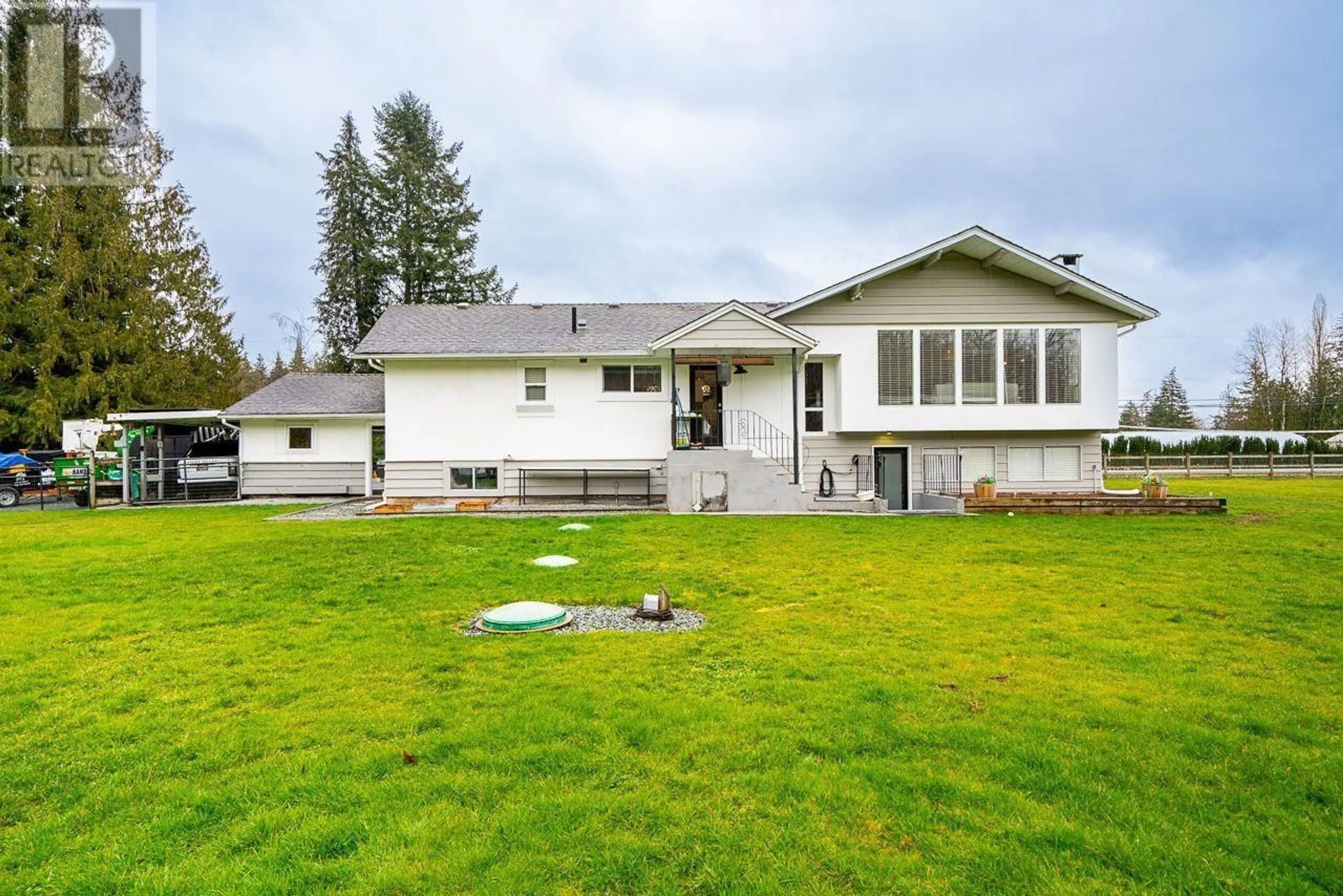 Home with vinyl exterior material, unknown for 12107 252 STREET, Maple Ridge British Columbia V4R1G1