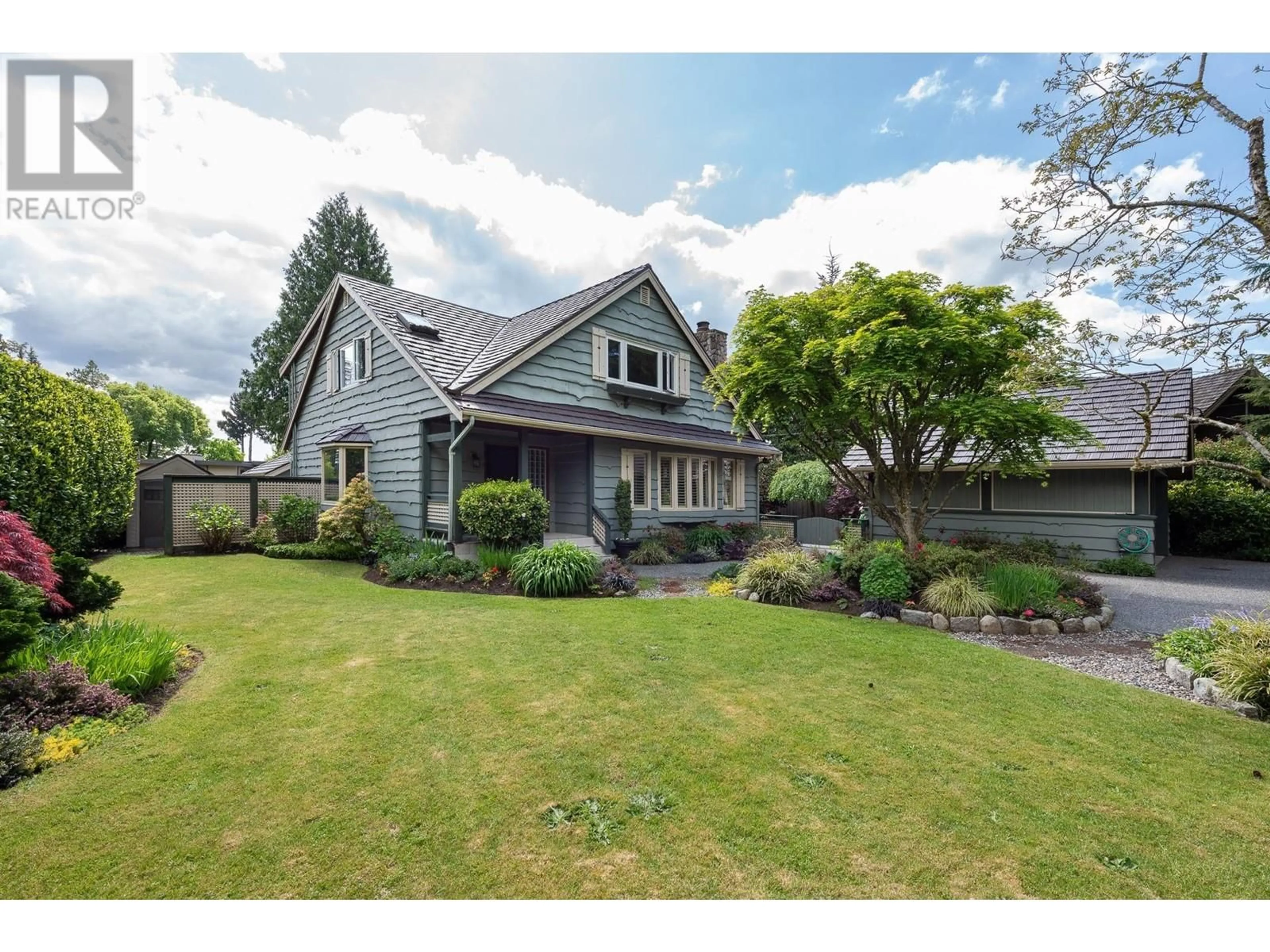 Home with vinyl exterior material, street for 4399 ERWIN DRIVE, West Vancouver British Columbia V7V1H7