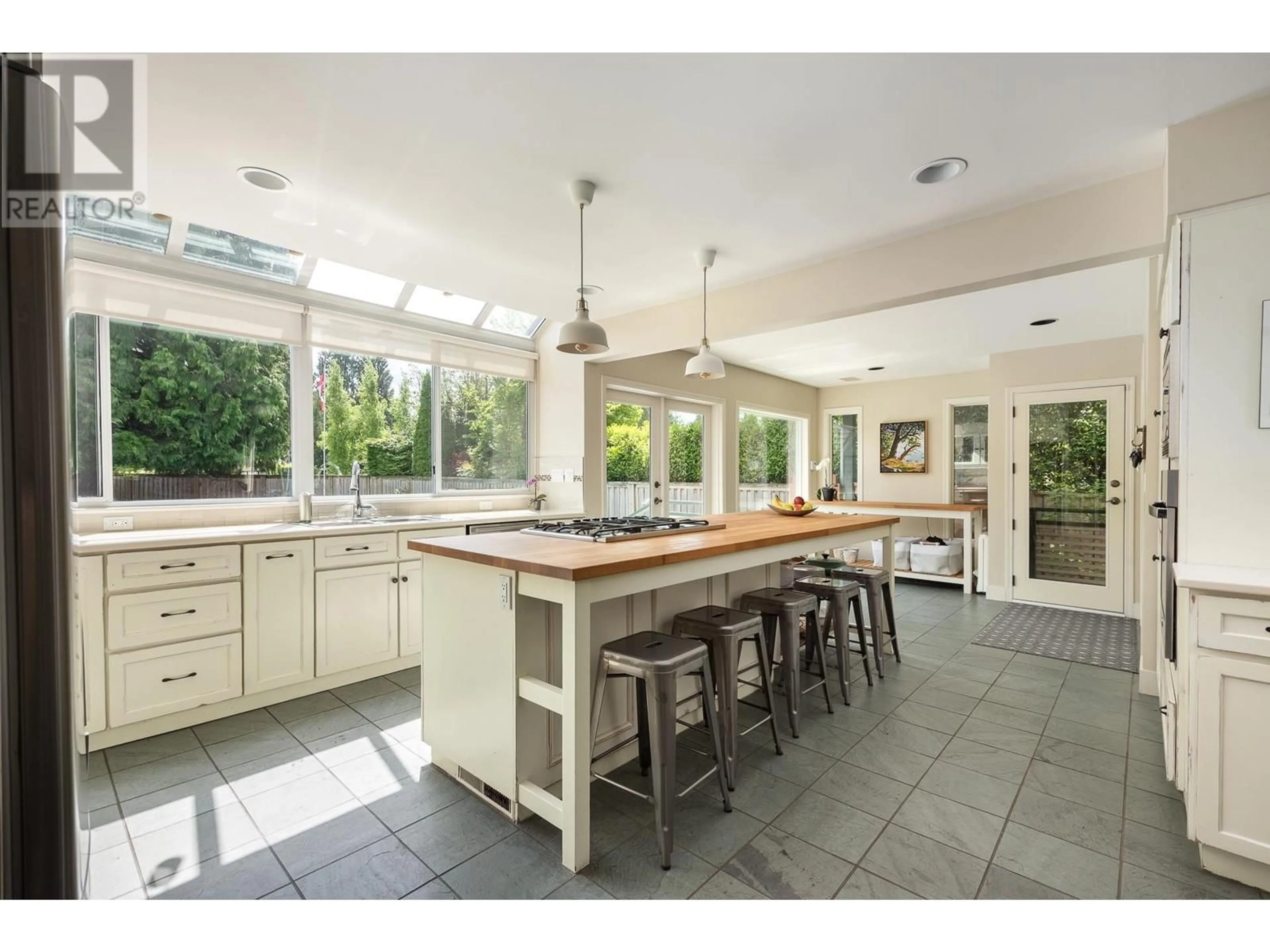 Open concept kitchen, ceramic/tile floor for 4399 ERWIN DRIVE, West Vancouver British Columbia V7V1H7