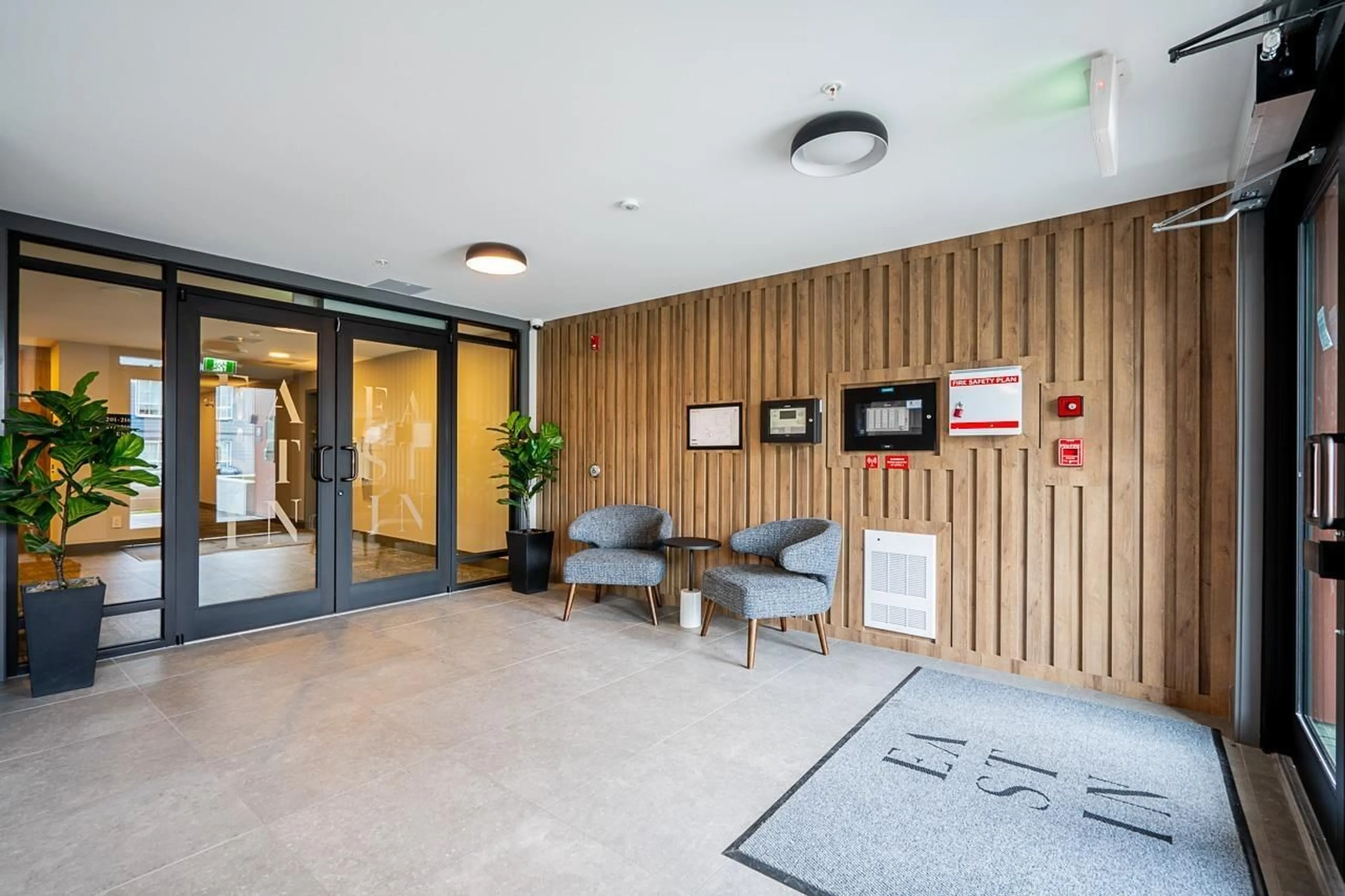 Indoor foyer for 501 - 8117 200A, Langley British Columbia V2Y3W9