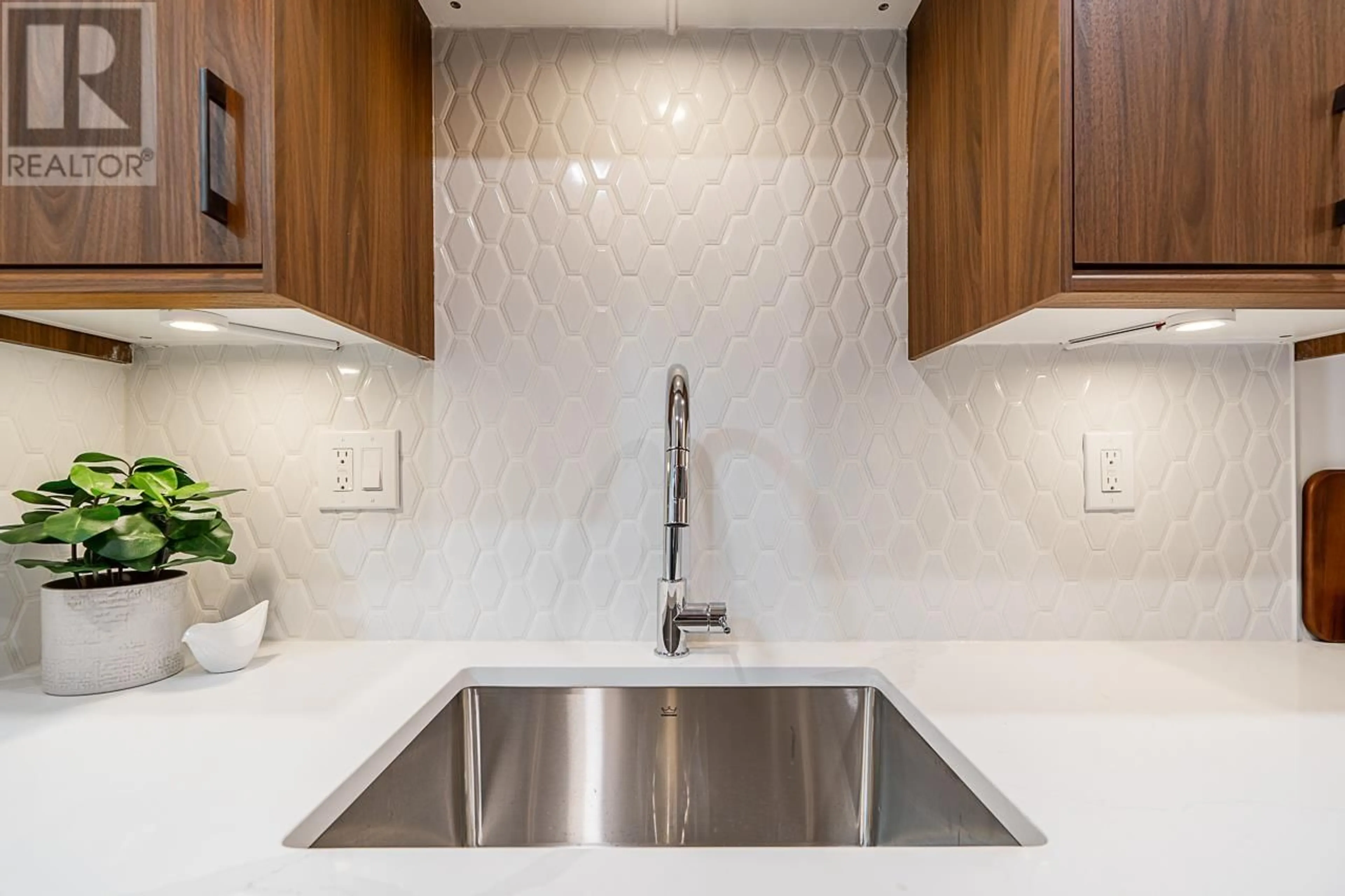 Contemporary kitchen, ceramic/tile floor for 207 - 1717 13TH AVENUE, Vancouver British Columbia V6J2H2