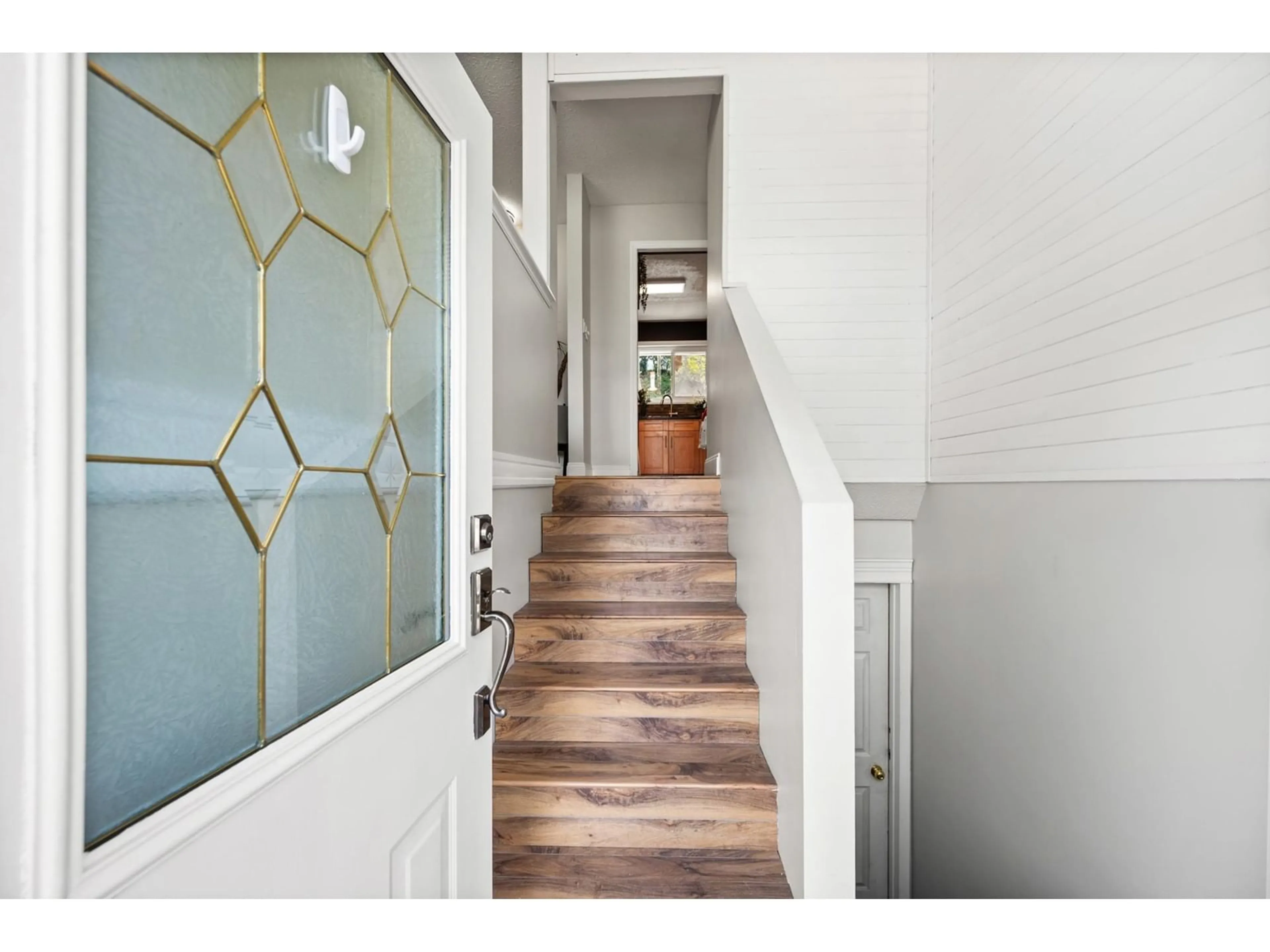 Indoor entryway for 34444 IMMEL, Abbotsford British Columbia V2S5P4