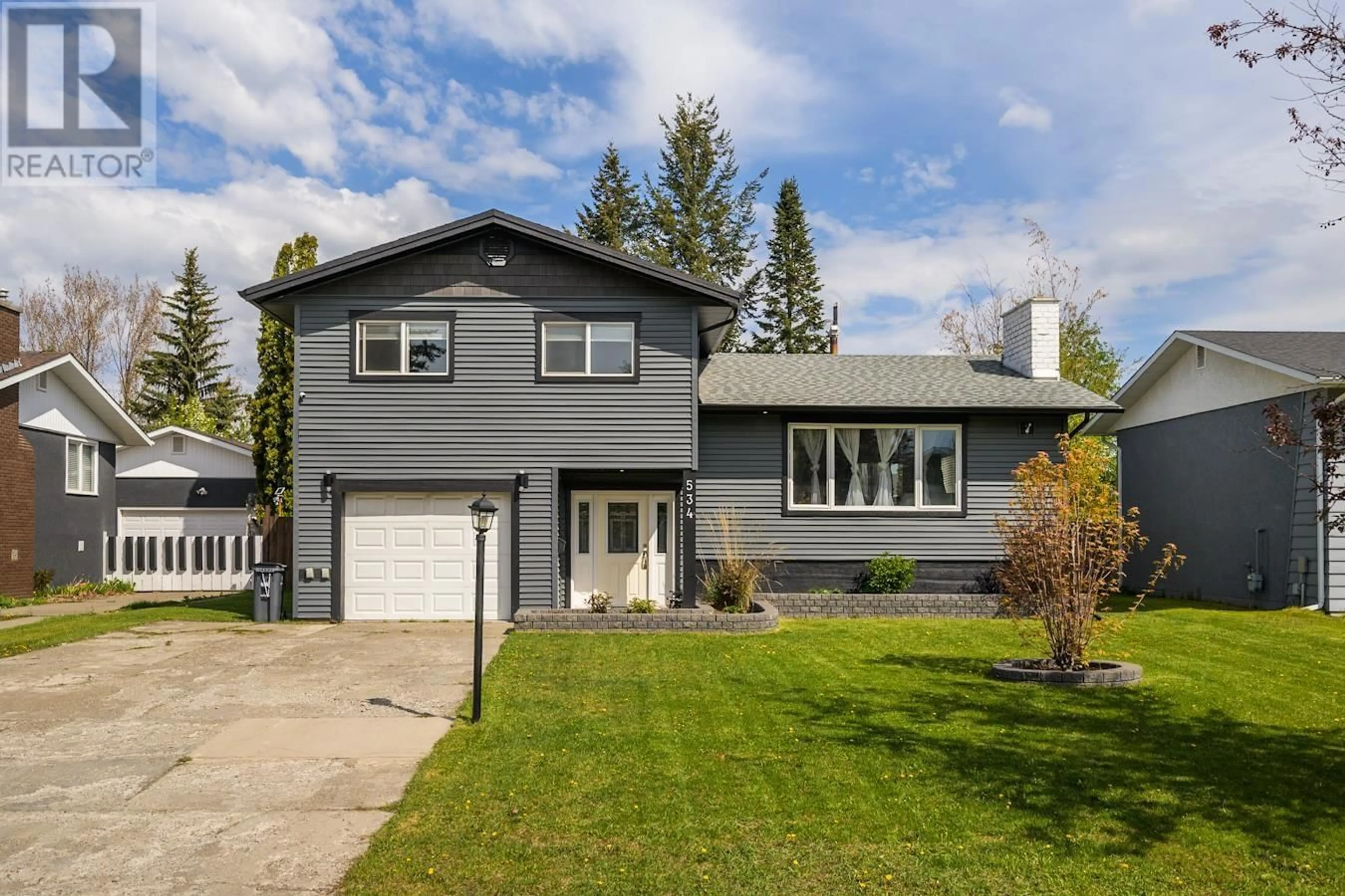 Home with vinyl exterior material, street for 534 RUNNALLS AVENUE, Prince George British Columbia V2N1Y9