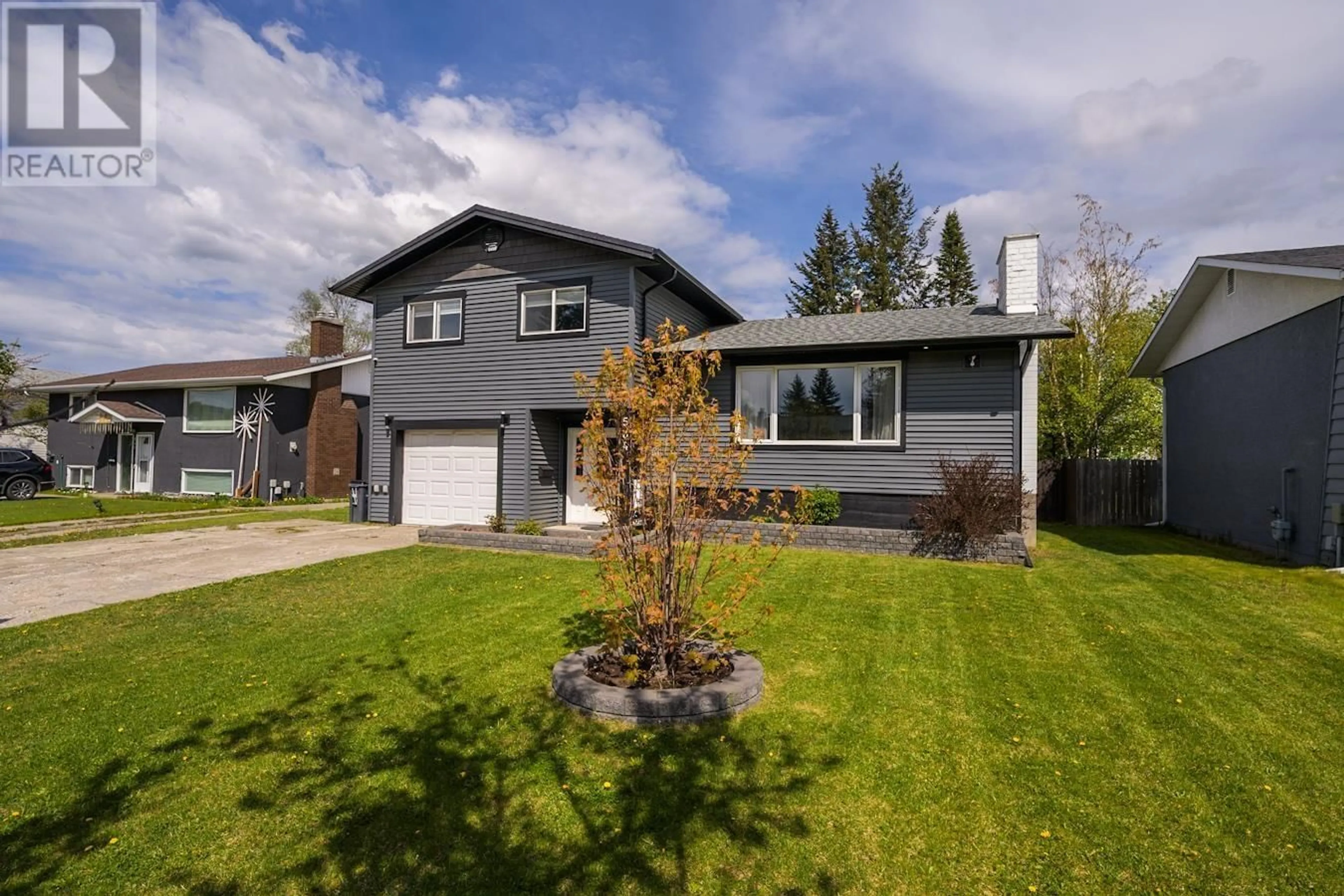 Home with vinyl exterior material, street for 534 RUNNALLS AVENUE, Prince George British Columbia V2N1Y9